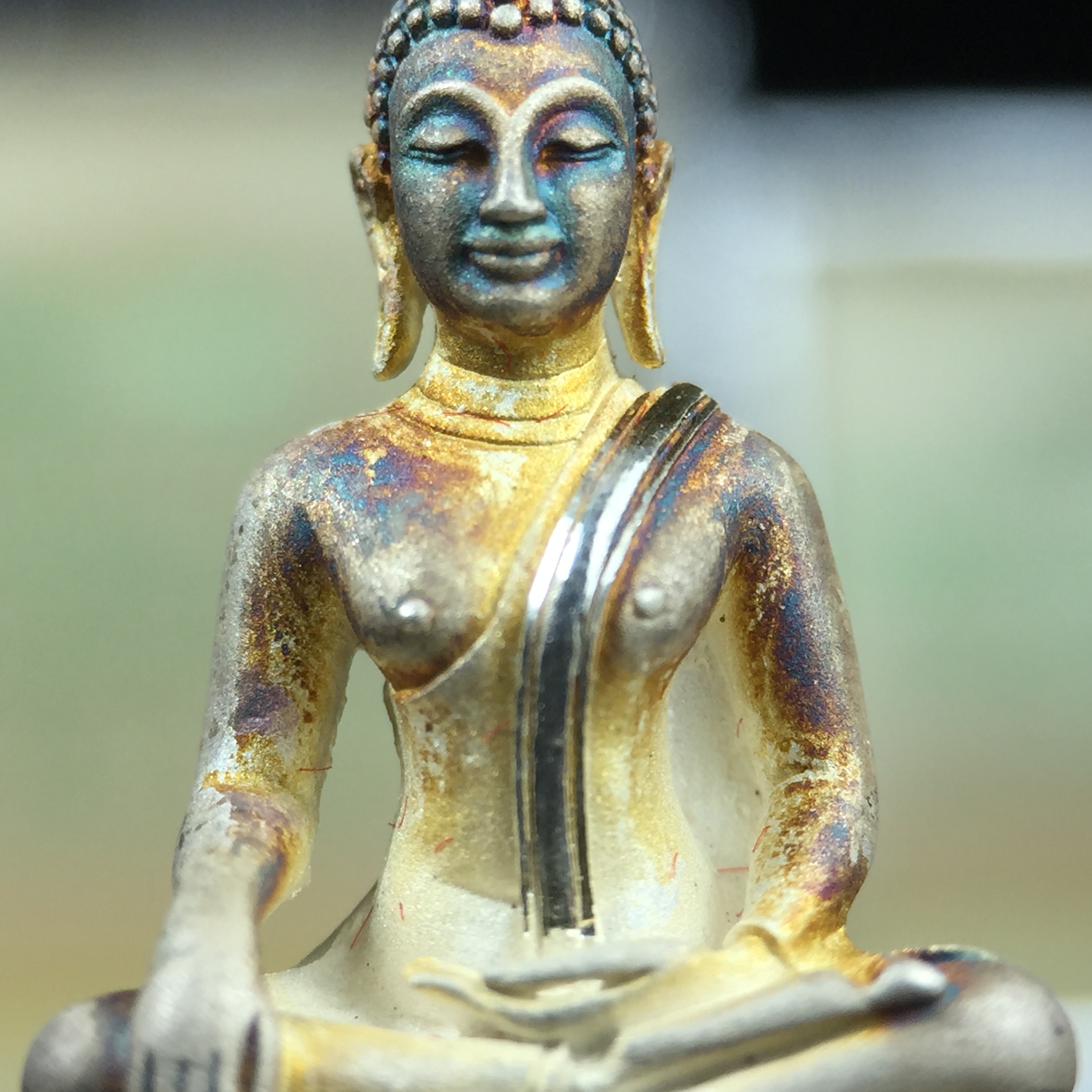 พระกริ่ง+พระชัยวัฒน์พระพุทธนวราชบพิตร ครองสิริราชสมบัติครบ 50 ปี พ.ศ.2540 เนื้อเงินผิวเดิมๆขึ้นสีรุ้งธรรมชาติแบบนิยม(หายาก)(สีสันที่ธรรมชาติสรรค์สร้าง)พร้อมกล่องบรรจุเดิมครบ(1ชุด 2 องค์)1 ใน 9500 ชุด