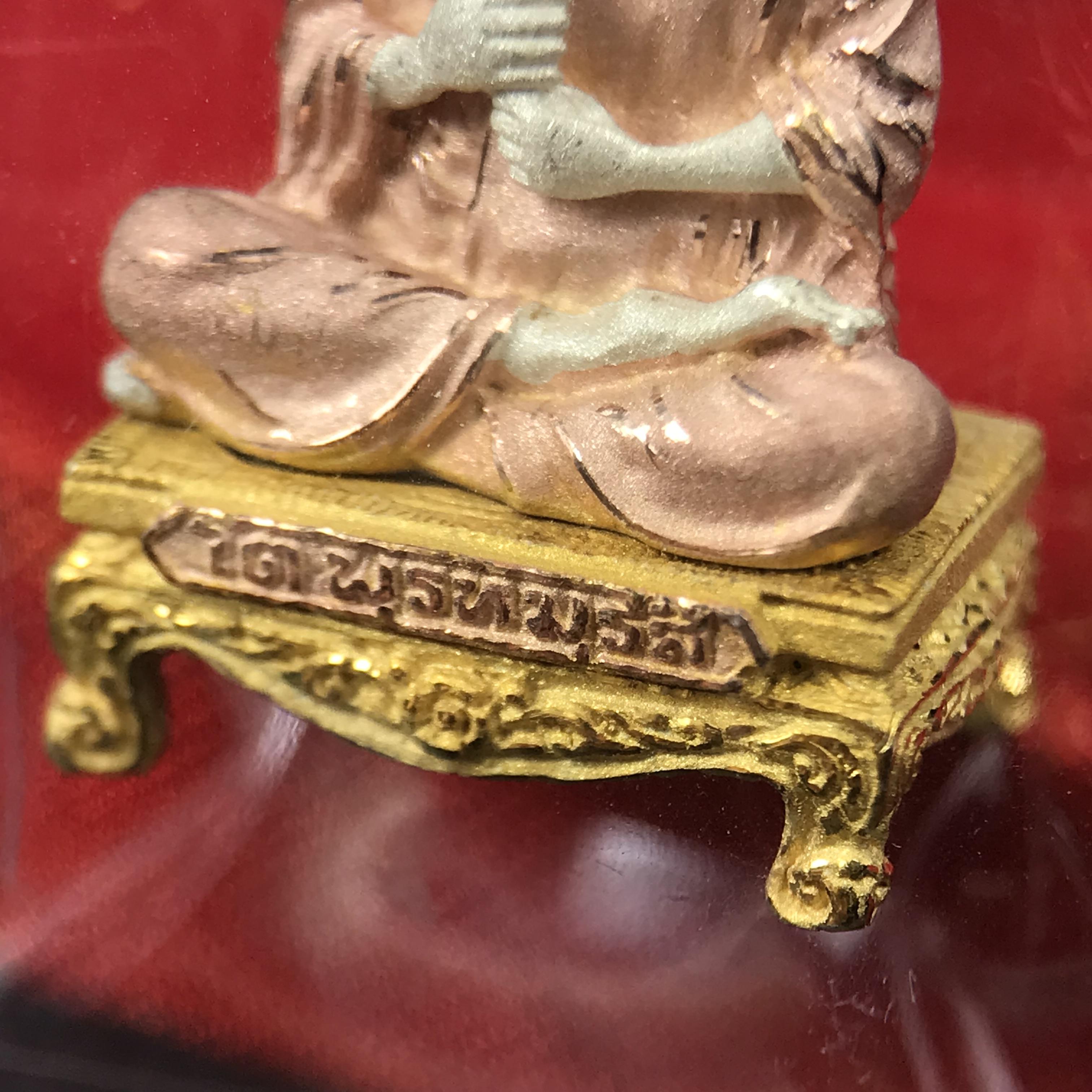 สมเด็จพุฒาจารย์ (โต พรหมรังสี) อนุสรณ์ 128 ปี สมเด็จพระญาณสังวร สมเด็จพระสังฆราช ทรงเมตตาอธิฐานจิต ปี 2543 มหาพุทธาภิเษก 3วาระ รูปเหมือนลอยองค์พิมพ์ใหญ่เนื้อเงินสามกษัตริย์ ขนาด 1.5 x 2.5 ซม. ทรงคุณค่าทั้งด้านความงานด้านพุทธศิลป์ และพุทธคุณ