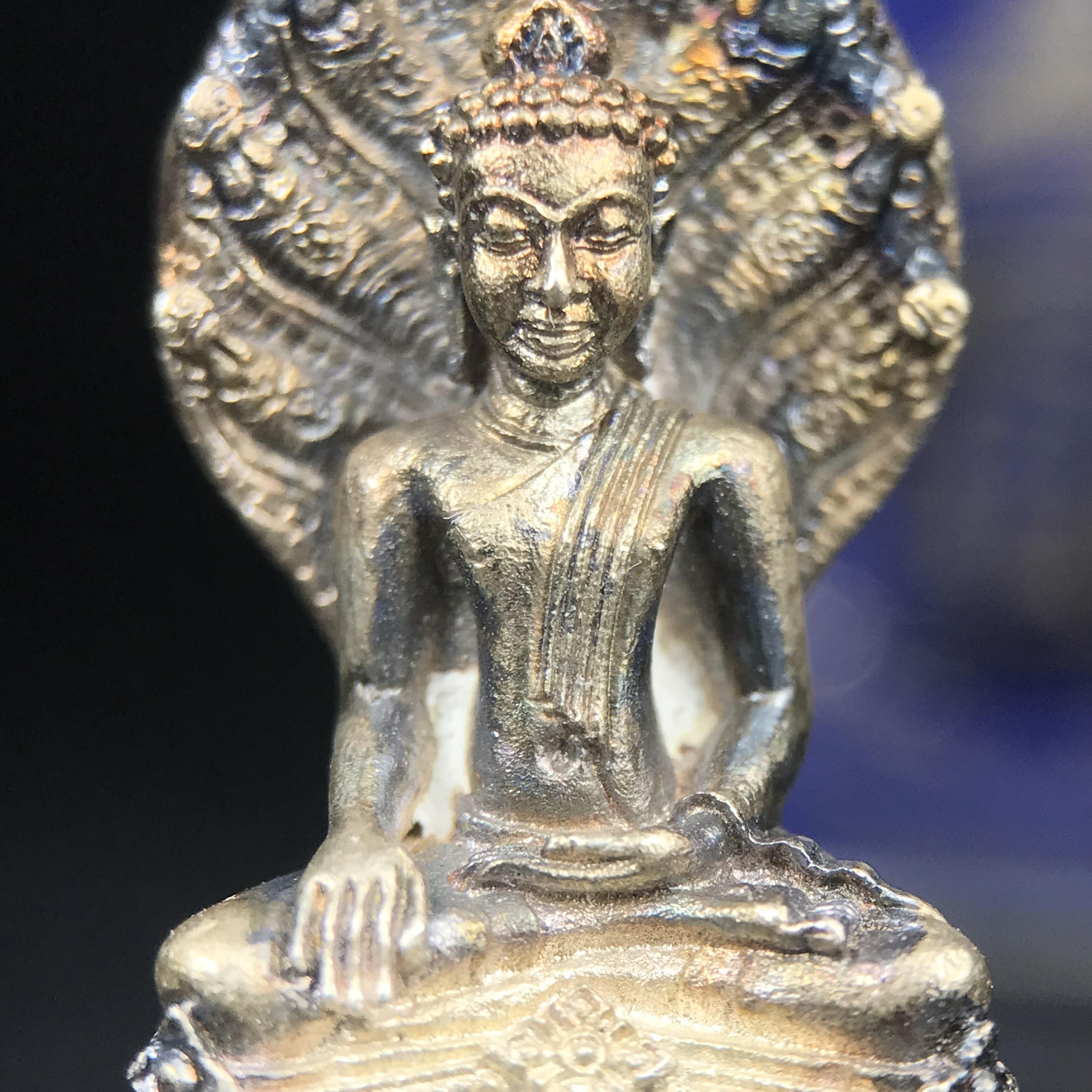 พระพุทธรูปนาคปรกปางมารวิชัย สธ. เนื่องวโรกาสสมเด็จพระเทพรัตนราชสุดาฯ ทรงเจริญพระชนมายุครบ 3 รอบ ปี2534 พิธีพุทธาภิเษก ณ วัดบวรนิเวศวิหาร โดยมีสมเด็จพระญาณสังวร สมเด็จพระสังฆราชเป็นองค์ประธาน(พิธีใหญ่ มวลสารดี พุทธศิลป์งดงาม)พระกริ่งเนื้อเงินพบเจอน้อยหายาก