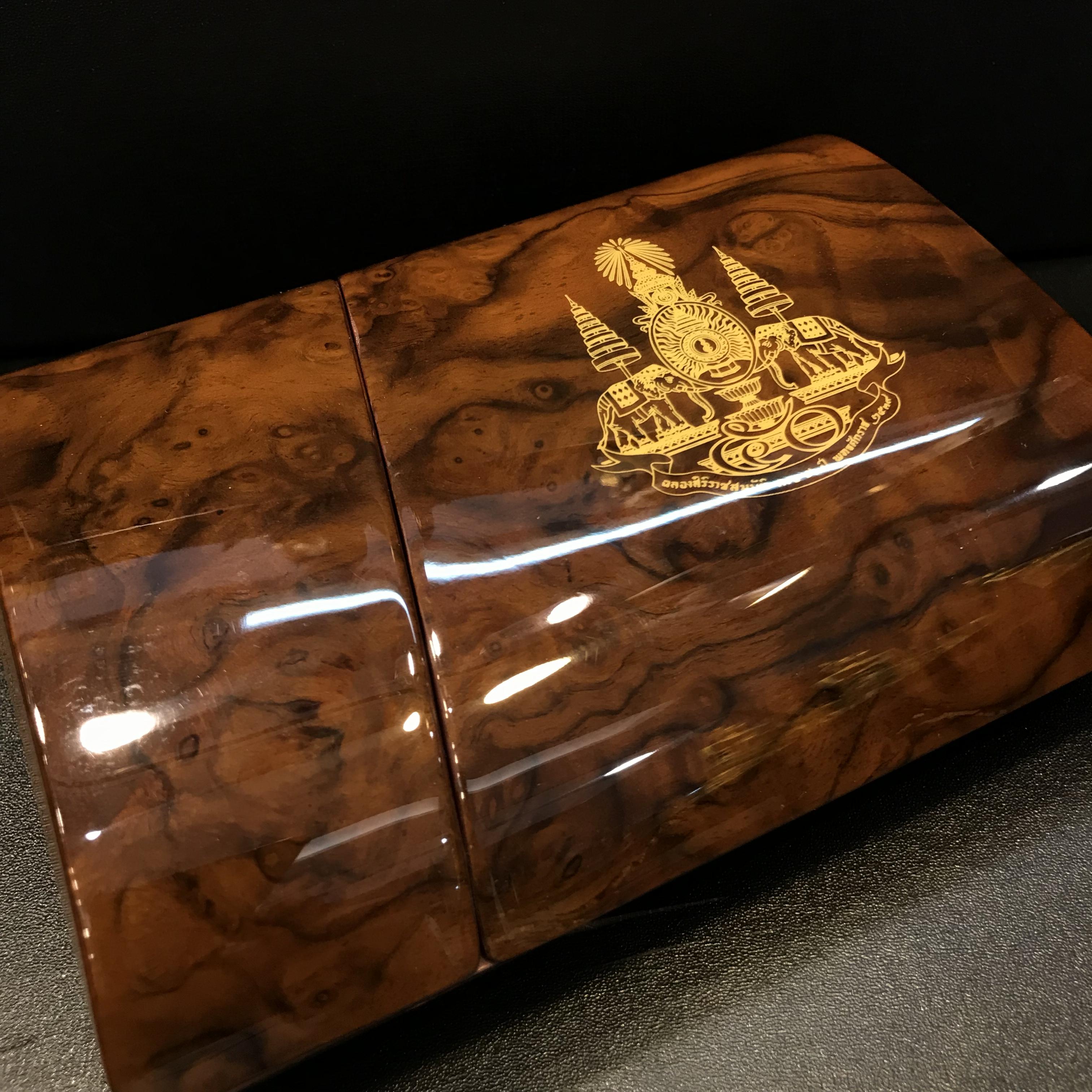 พระกริ่งไพรีพินาศ ญสส. รุ่นกาญจนาภิเษก ชุดทองคำ ปี2539 วัดบวรนิเวศ สภาพสวยพร้อมกล่องเดิม(1ใน939ชุด)