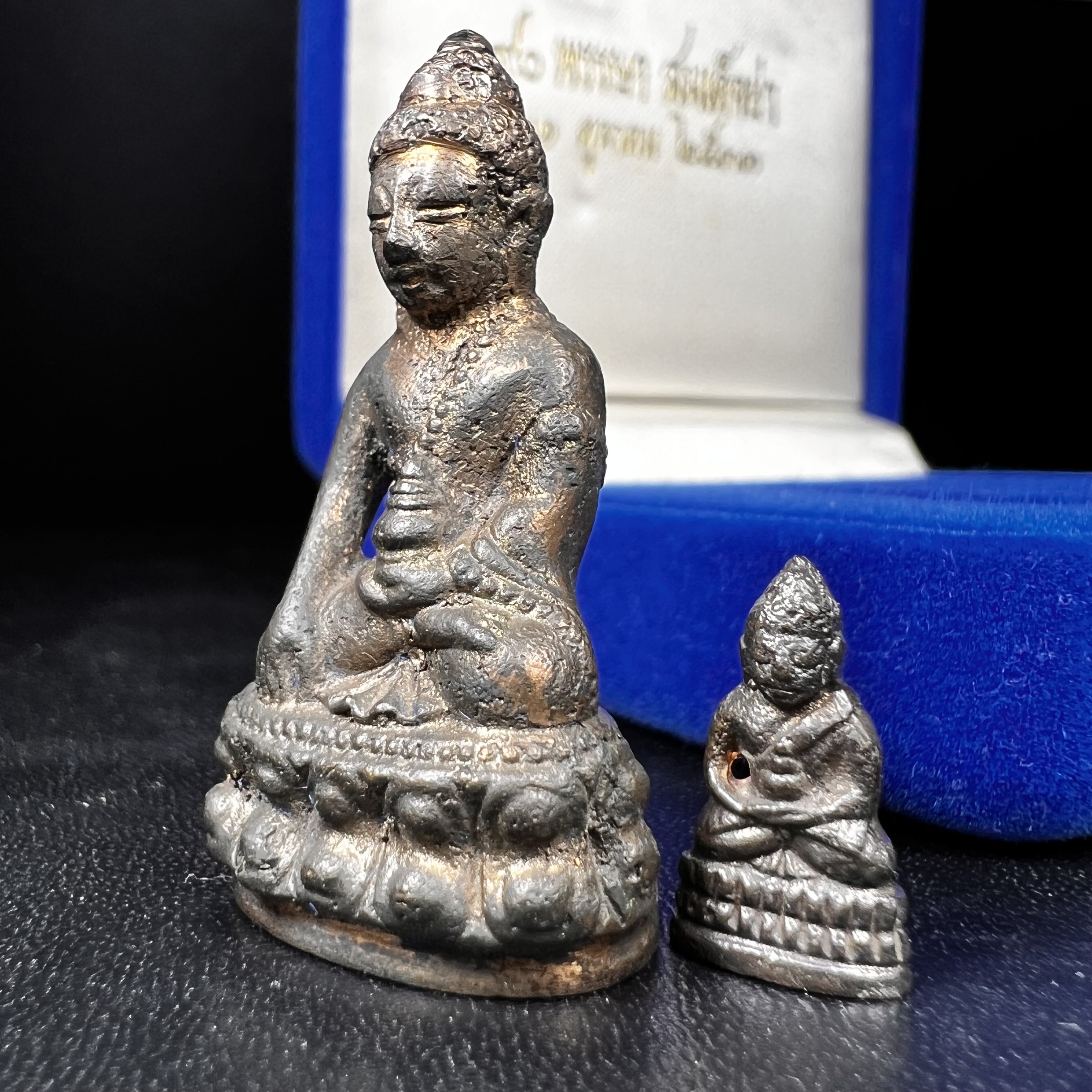 พระกริ่ง-พระชัยวัฒน์ สว. 90 พรรษาสมเด็จย่า ปี2533 เนื้อนวโลหะ(แก่ทองคำผสมทองคำเยอะมากรุ่นนี้)(ในหลวงรัชกาลที่9เสด็จในพิธี)(หล่อแบบโบราณอุดมวลสาร 108 แบบฉบับพระกริ่งใหญ่สายวัดสุทัศน์ พระสังฆราช(แพ))(1 ใน 3000 ชุด) หายาก