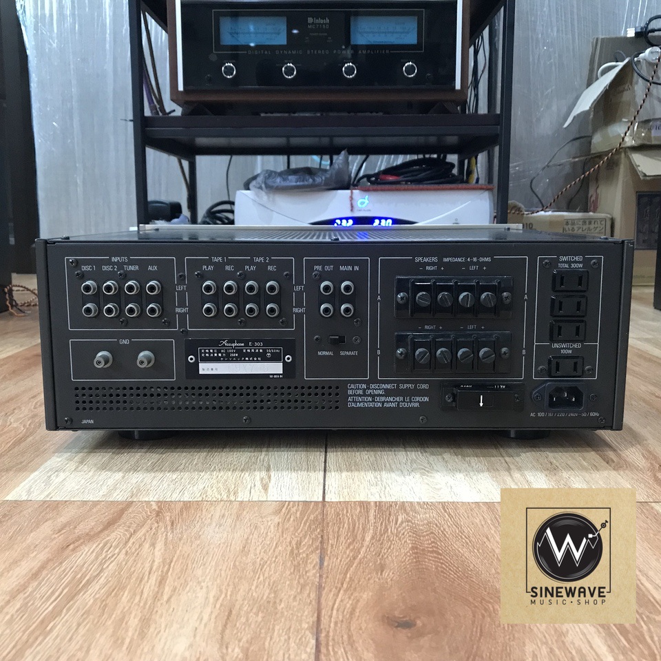 Integrated Amp ยี่ห้อ Accuphase รุ่น E-303 (Made in Japan) ไฟ 220Volts