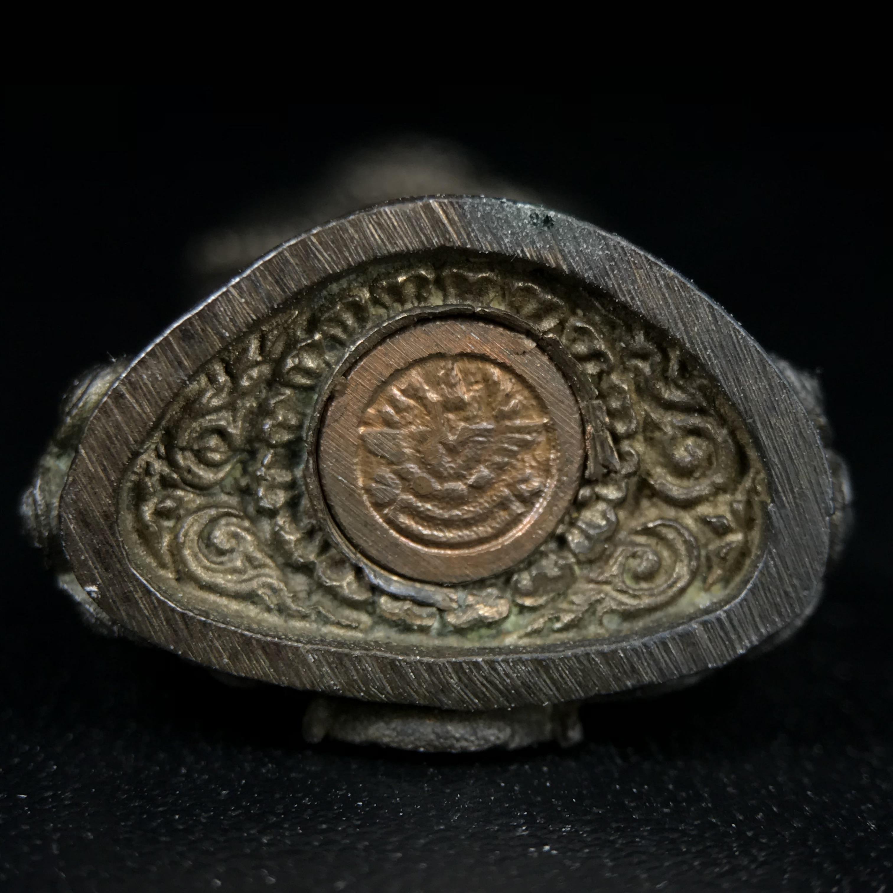 พระกริ่งศิรากาศ ภปร.(พระกริ่งคุ้มเกล้า)วัตถุมงคล"คุ้มเกล้าฯ" มูลนิธิ “คุ้มเกล้า” ในพระบรมราชูปถัมภ์ จัดสร้าง โรงพยาบาลภูมิพล เนื้อนวโลหะ(พิมพ์หน้าไทย)(ในหลวงรัชกาลที่9เสด็จเททอง)(พิธีใหญ่)(นิยม)