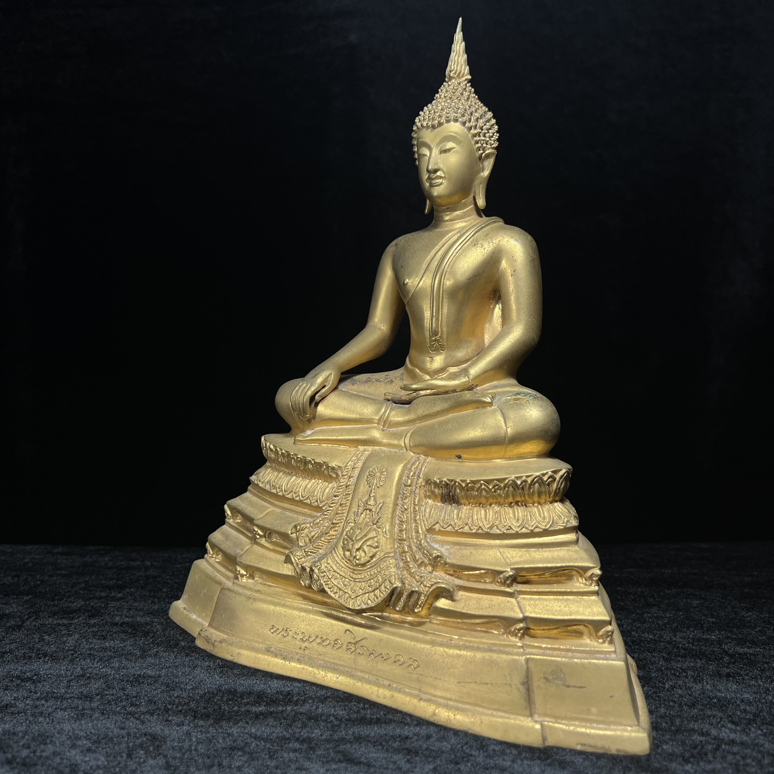 พระบูชาพระพุทธศิรมงคล ภปร. วัตถุมงคลคุ้มเกล้าปี2524 ของมูลนิธิคุ้มเกล้า โรงพยาบาลภูมิพลจัดสร้าง ขนาดหน้าตัก5นิ้ว(ในหลวงรัชกาลที่9 ทรงจุดไฟพระฤกษ์และเททอง พิธีใหญ่)ยอดนิยมหายาก