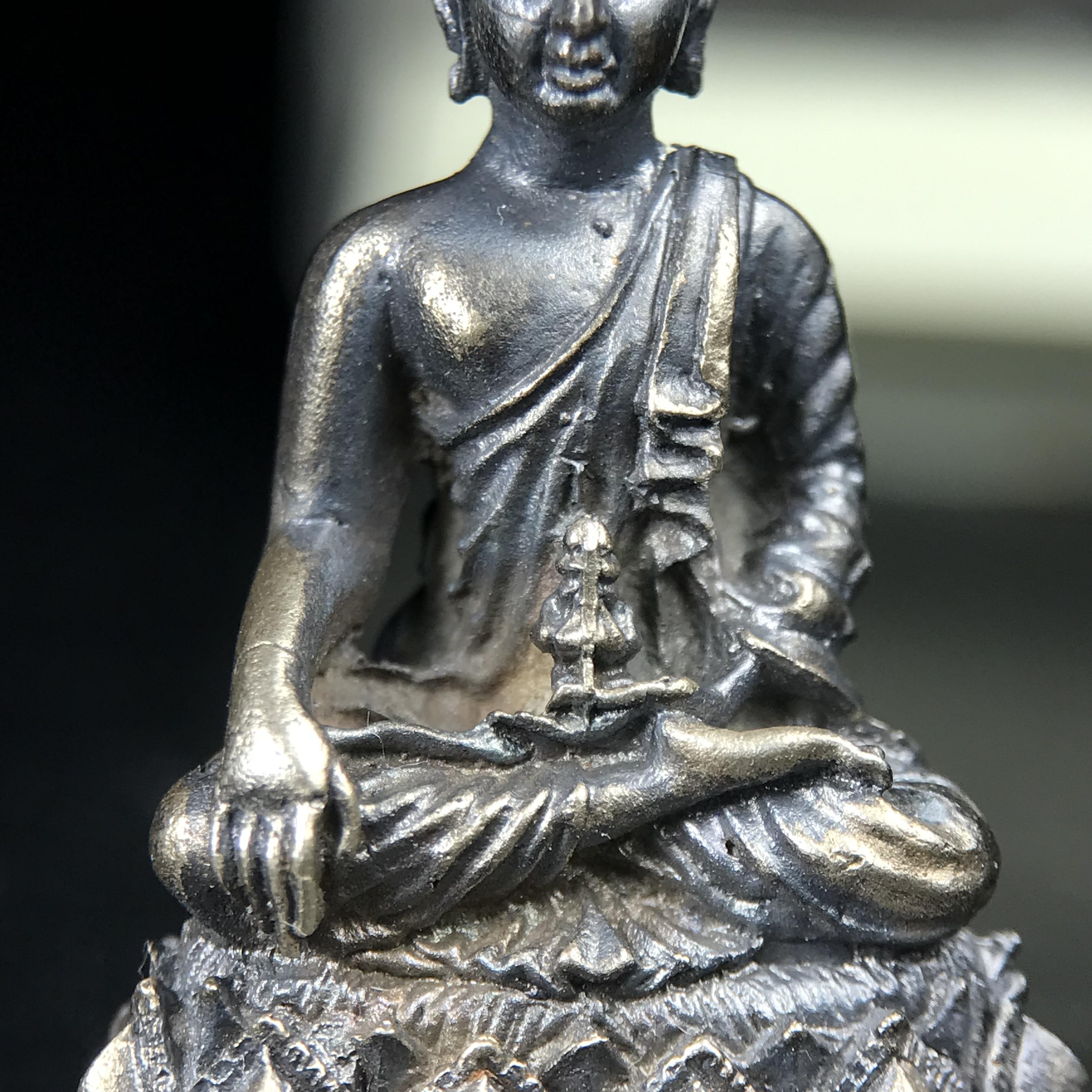 พระกริ่งพรหมรังสี อนุสรณ์ 190 ปี สมเด็จพระพุฒาจารย์ โต วัดอินทรวิหาร ปี2521 เนื้อเงิน(ผิวเดิมเข้มขลัง)พิธีมหาพุทธาภิเษกครั้งยิ่งใหญ่ พิธีสรรพสิทธิชัยไพรีพินาศมหามังคลาภิเษก หมายถึงฤกษ์การปลุกเสกที่เน้นด้านโชคลาภ มีชัยชนะต่อศัตรูการค้า การงาน(รุ่นนี้แนะนำ)