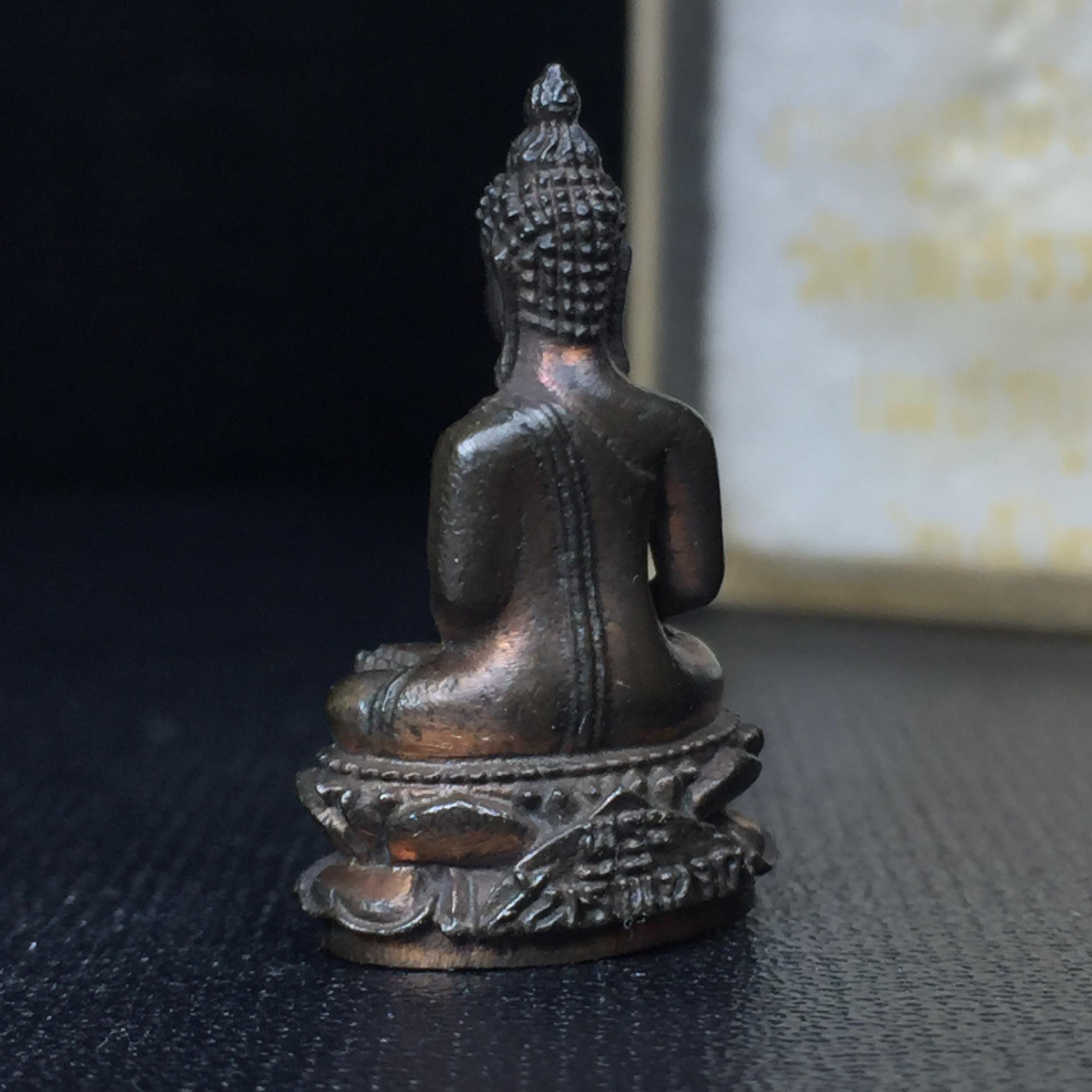 พระกริ่งไพรีพินาศ(รุ่นแรก สมเด็จพระญาณสังวร) วัดเพชรวราราม รุ่นเขาค้อ เนื้อนวโลหะ ตอกโค้ต ปี2520 จ.เพชรบูรณ์(คัดสภาพสวยครบกล่องบรรจุเดิม)(1ใน2309 องค์)