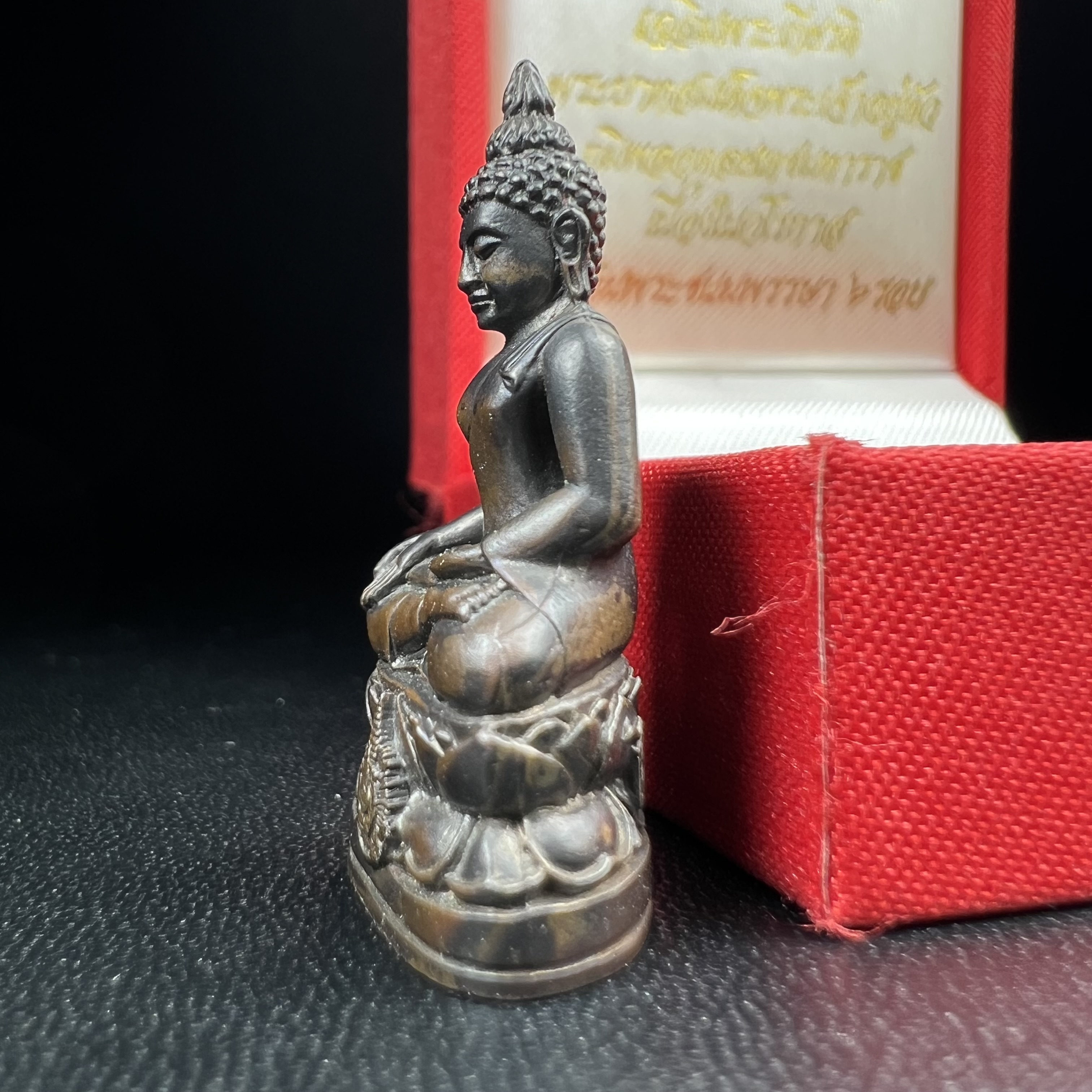 พระกริ่งไพรีพินาศ เฉลิมพระเกียรติ พระบาทสมเด็จพระเจ้าอยู่หัวรัชกาลที่9 พระชนมพรรษา 6 รอบ ปี2542 เนื้อนวโลหะผสมทองคำ(บรรจุเหล็กไหล)ดีนอก-ดีใน