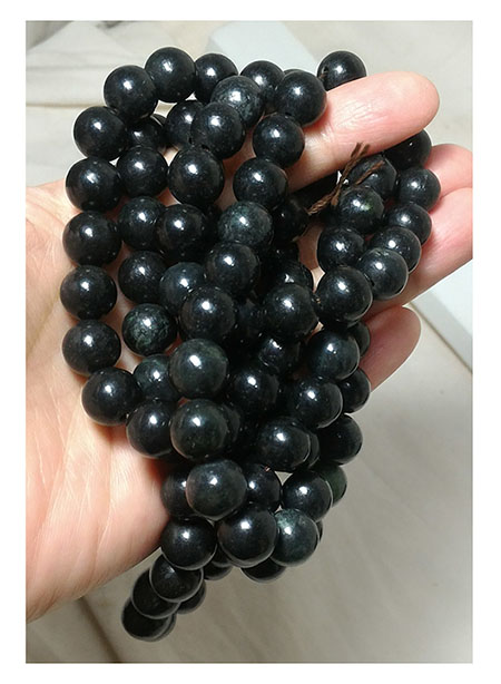 สร้อยประคำหิน(แม่เหล็กดูดติด)10มิล 108เม็ด เส้นละ