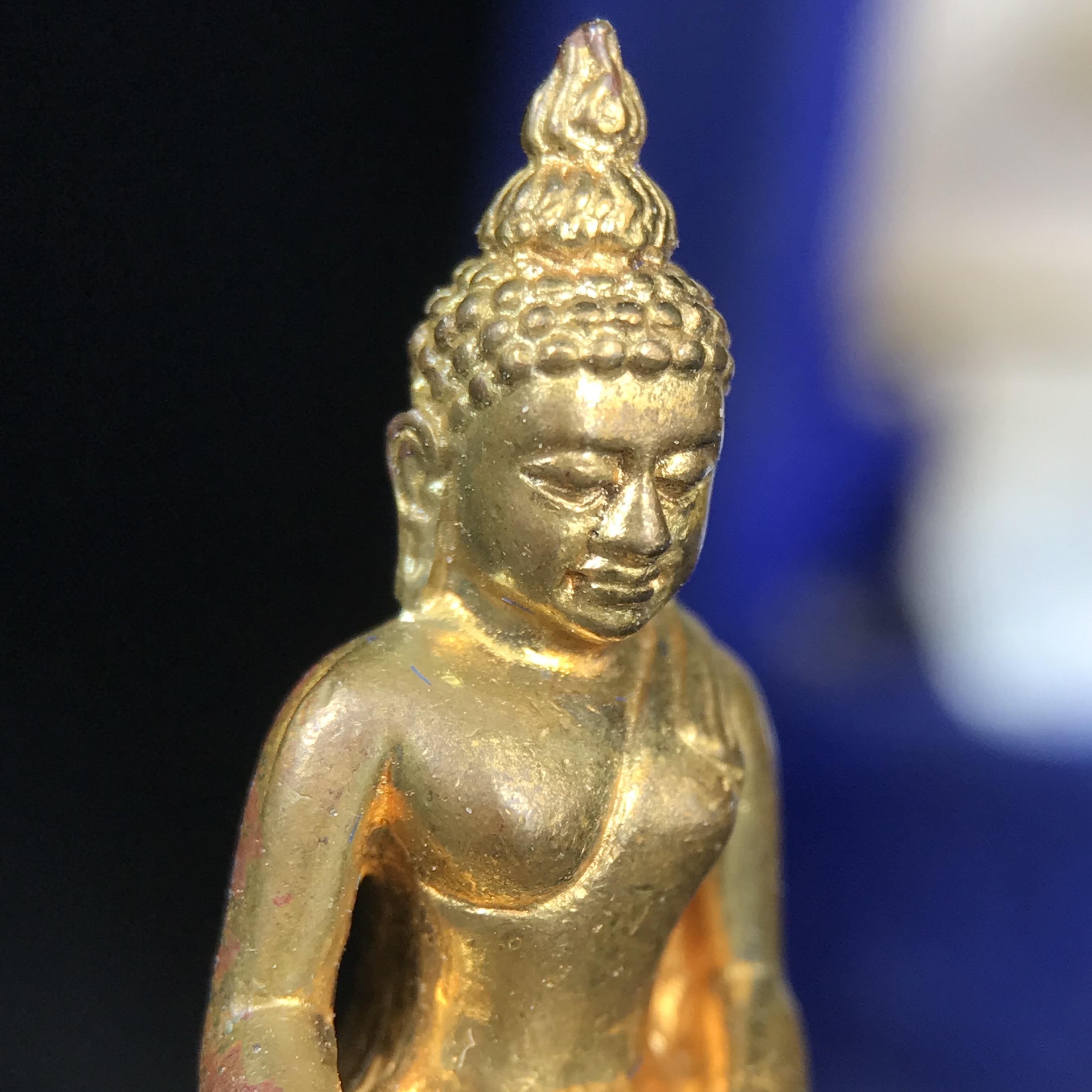 พระกริ่งไพรีพินาศ บรรจุเหล็กไหล ครั้งแรกและครั้งเดียวในประวัติศาสตร์ เฉลิมพระเกียรติ พระบาทสมเด็จพระเจ้าอยู่หัวรัชกาลที่9 พระชนมพรรษา 6 รอบ ปี2542 เนื้อสัมฤทธิ์(บรรจุเหล็กไหล)ดีนอก-ดีใน พิธีใหญ่ มวลสารเด่น (หายาก)