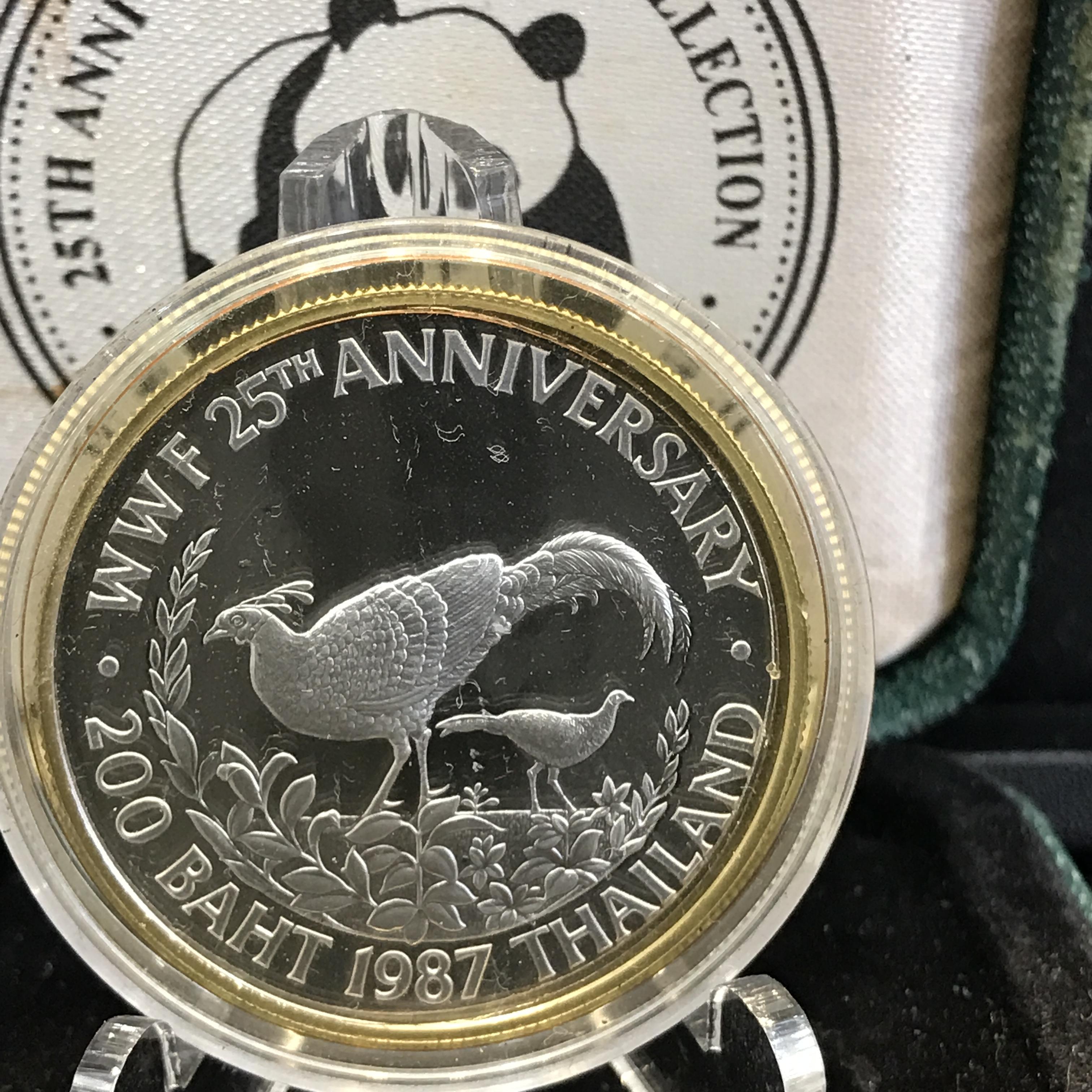 เหรียญกษาปณ์ที่ระลึกเนื่องในโอกาสครบรอบ 25 ปีของกองทุนคุ้มครองสัตว์ป่าแห่งโลก(WWF)(เหรียญไก่ฟ้า)