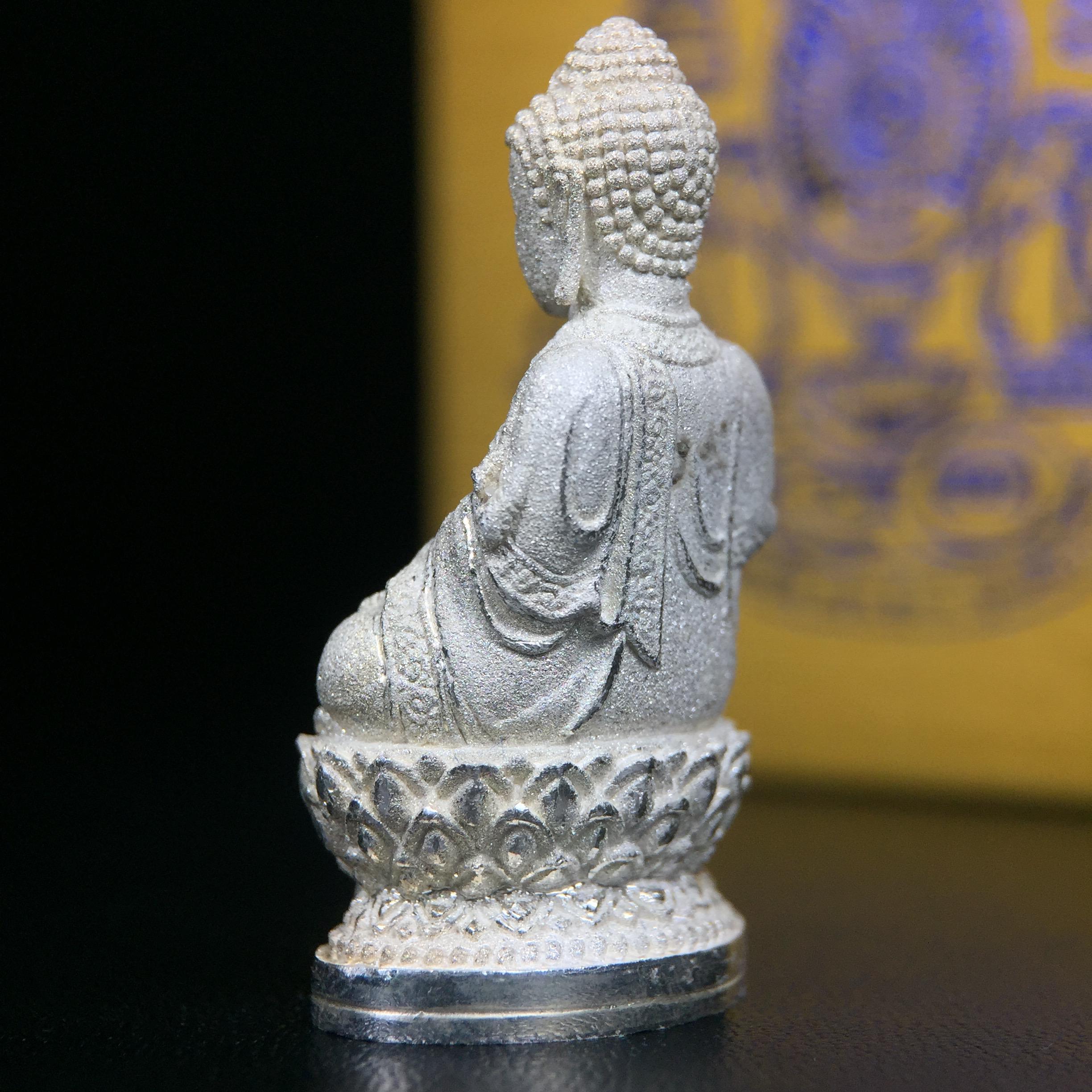 พระกริ่งจีน "ต้าเยิ่นถะ" รุ่น กาญจนาภิเษก ครองราชย์ 50 ปี วัดบวรนิเวศวิหาร ปี2538 เนื้อเงินพ่นทรายขัดเงาบางส่วน 99.99% สูง 3.8 ซม. (คัดสภาพสวยเดิม พิธีใหญ่ พุทธศิลป์งดงาม)1 ใน 6001 องค์