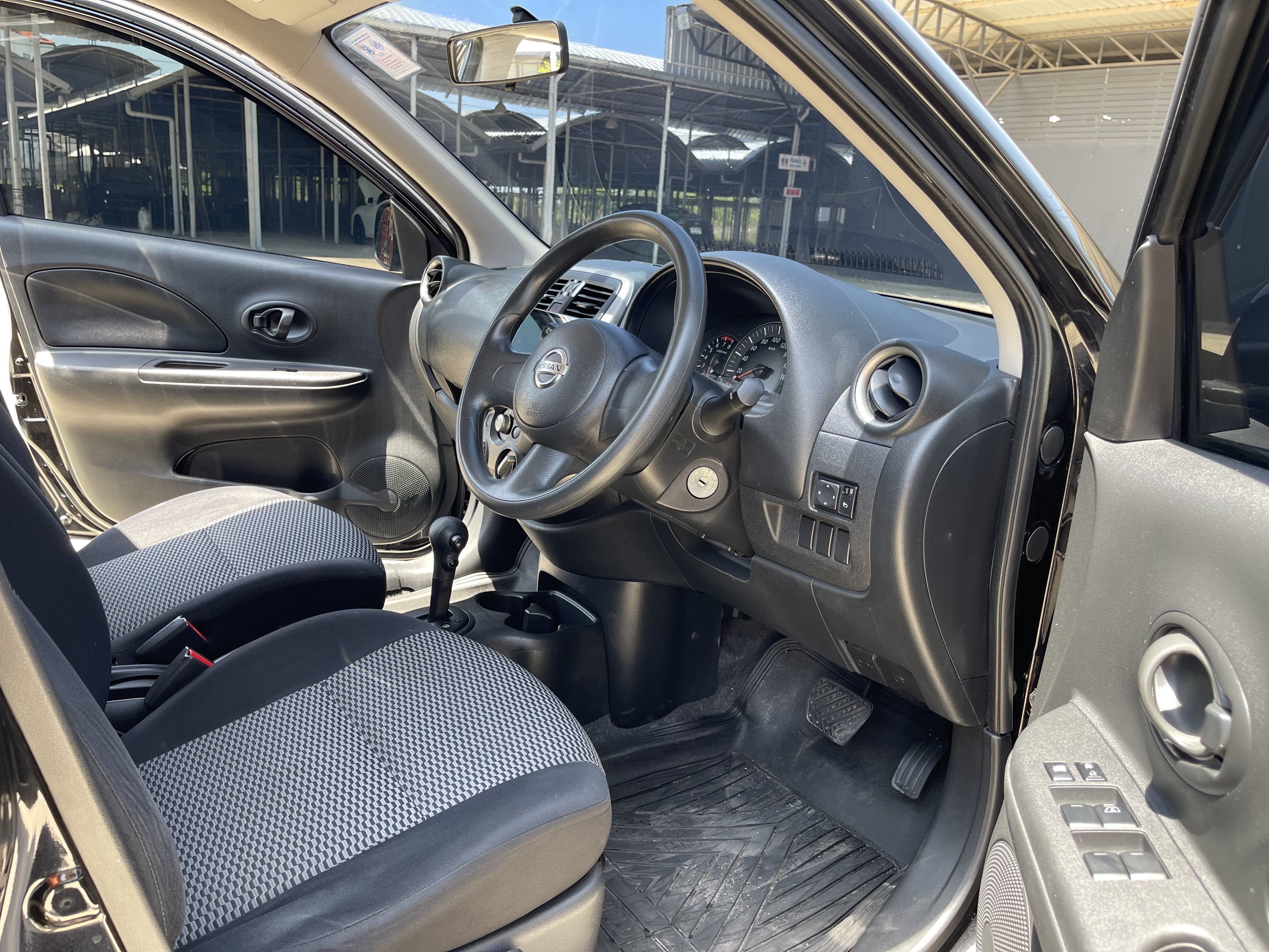 Nissan March 1.2 E At 2017 ดำ