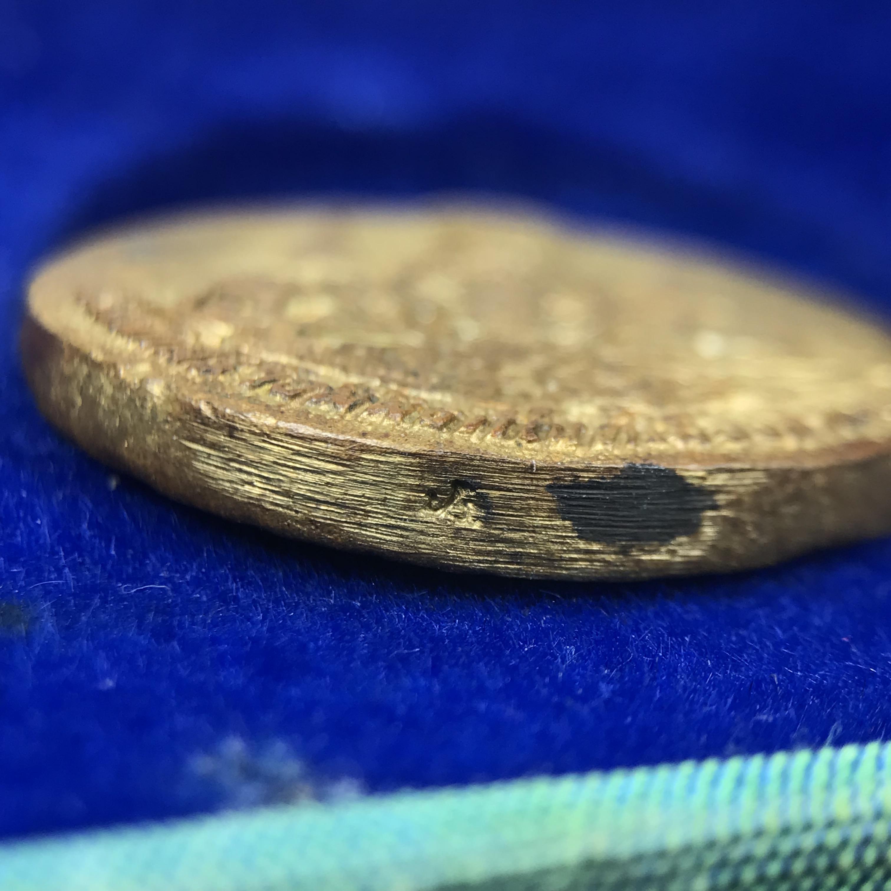 เหรียญรูปเหมือนพระญาณวิทยาคมเถร (หลวงพ่อคูณ ปริสุทโธ)ชุดกาญจนาภิเษกครองราชย์ครบ 50 ปี วัดบวรนิเวศวิหาร ปี พ.ศ. 2538 เนื้อบรอนซ์ทอง(จัดสร้างได้เหมือนหลวงพ่อคูณมาก มีรายละเอียดและความคมชัดสูง ลูกศิษย์ท่านไม่ควรพลาด วิจิตรศิลป์และพุทธศิลป์งดงาม)พิธีใหญ่