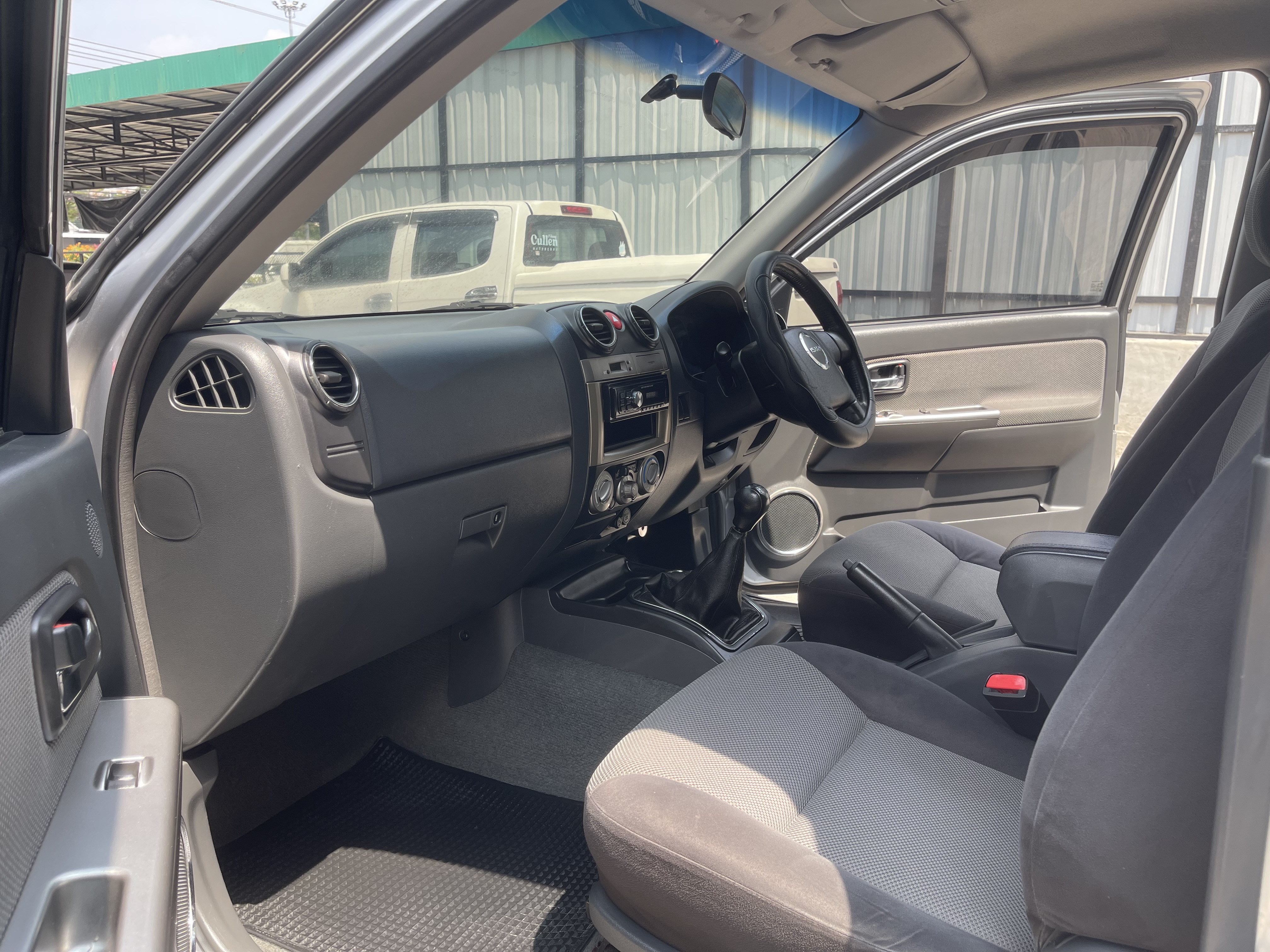 Isuzu Dmax Cab Hilander 2.5 Abs 2011 เงิน