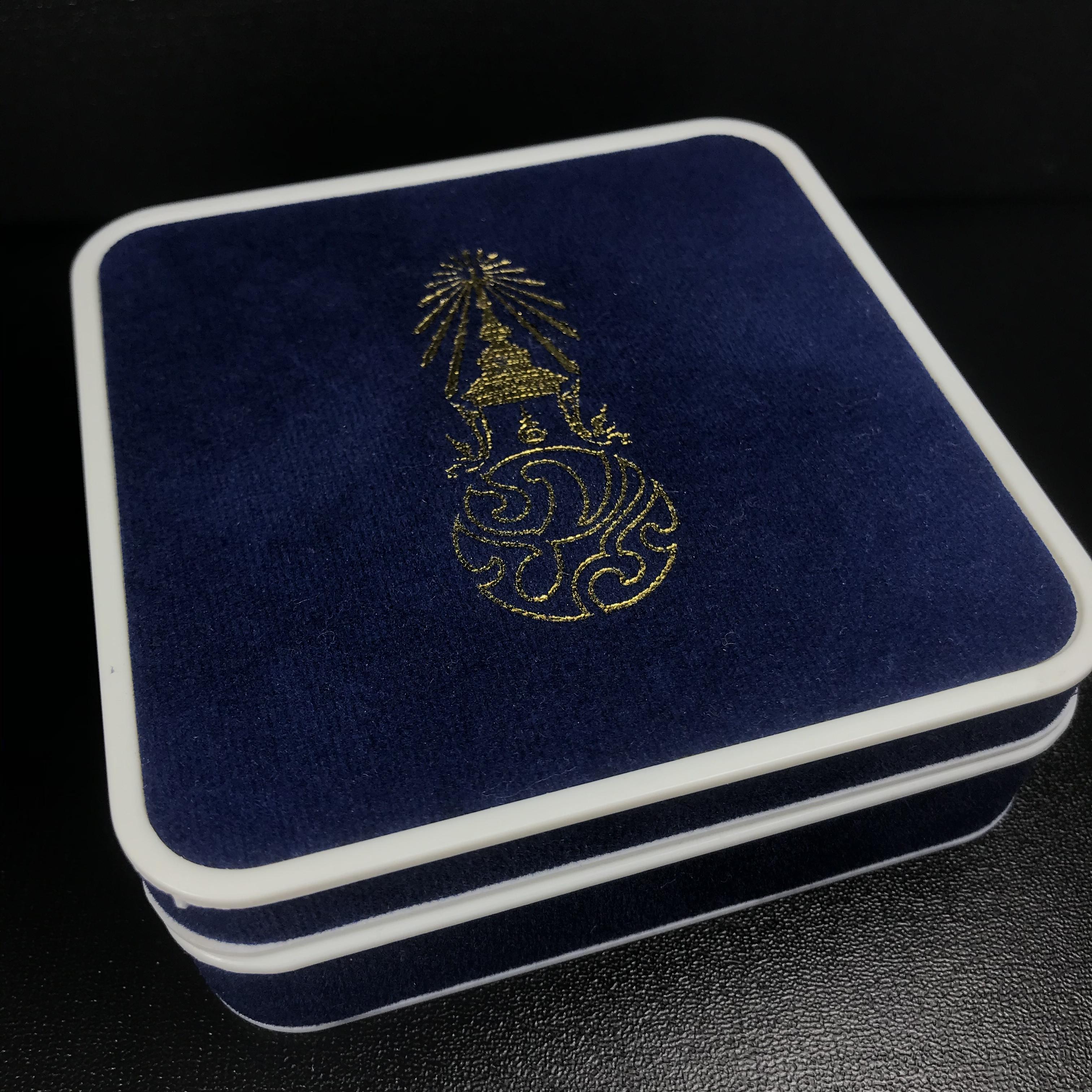 พระพุทธนวราชบพิตร ภปร. ที่ระลึก 7รอบ 84พรรษา วัดตรีทศเทพ จัดสร้าง พ.ศ. 2554 ชุดกรรมการเล็ก(รวม 2 รายการ)