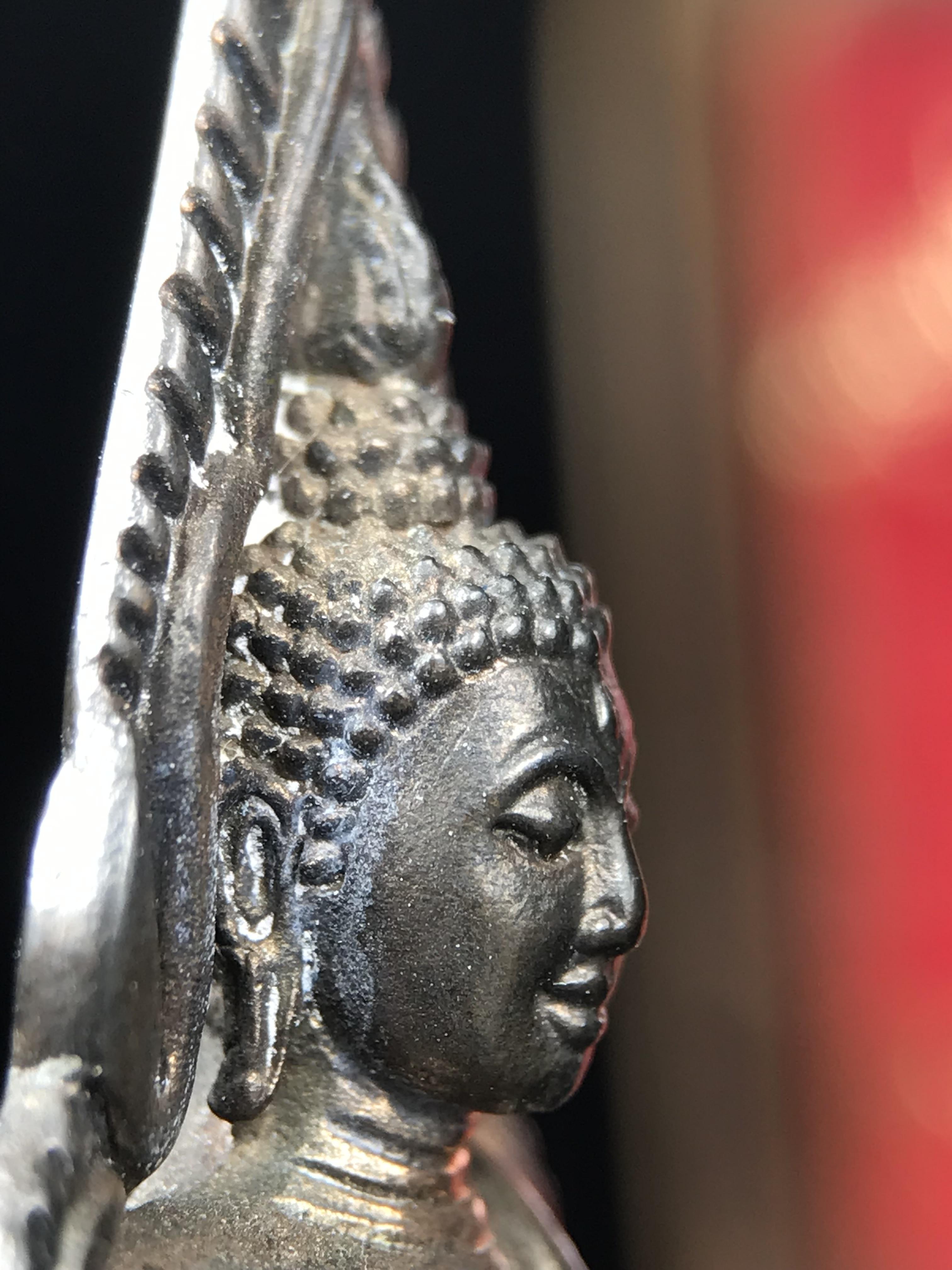 พระพุทธชินราชอินโดจีนมหาจักรพรรดิ อนุสรณ์ 100 ปี พิษณุโลกพิทยาคม (โรงเรียนชาย) พิธีจักรพรรดิมหาพุทธาภิเษก ปี 2542 เนื้อนวโลหะ(เต็มสูตรแก่ทองคำ) พิธีใหญ่มวลสารดีเกจิอาจารย์ยอดนิยมร่วมปลุกเสก*** ตอกโค้ดและหมายเลข*** 1 ใน 999 องค์ ยอดนิยมหายาก