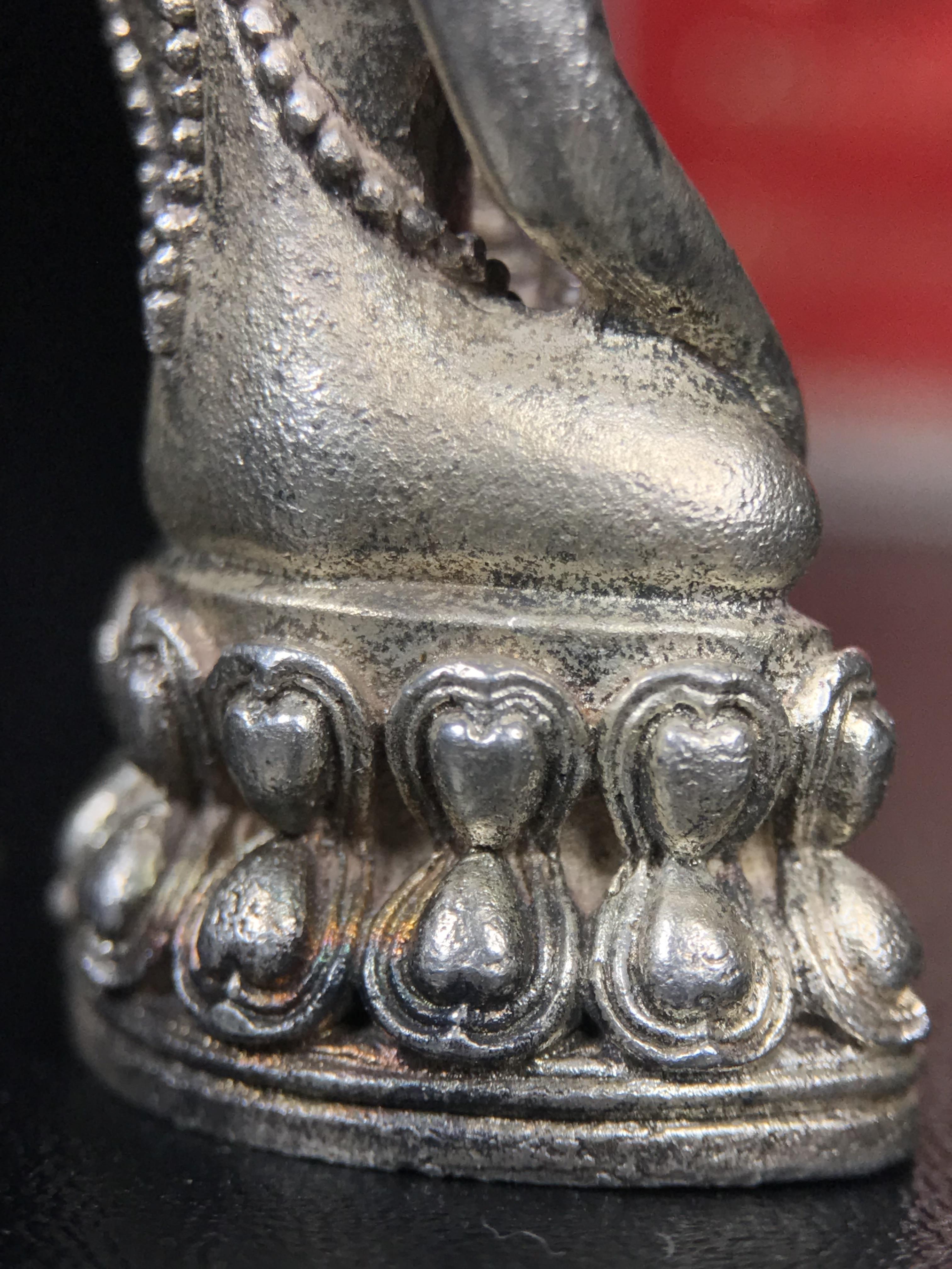 พระกริ่งปรมาภรณ์พุทธปัญญา(พระกริ่งศรีนคร 2) จัดสร้างเนื่องในมหามงคลสมัยเฉลิมพระชมน์พรรษา 5 รอบ องค์พระบาทสมเด็จพระเจ้าอยู่หัวรัชกาลที่9 ปี 2530 เนื้อเงิน (ออกแบบโดยนายช่างเกษม มงคลเจริญ มีพระอาจารย์ไสว วัดราชนัดดา กรุงเทพ เป็นเจ้าพิธีครั้งสุดท้าย)