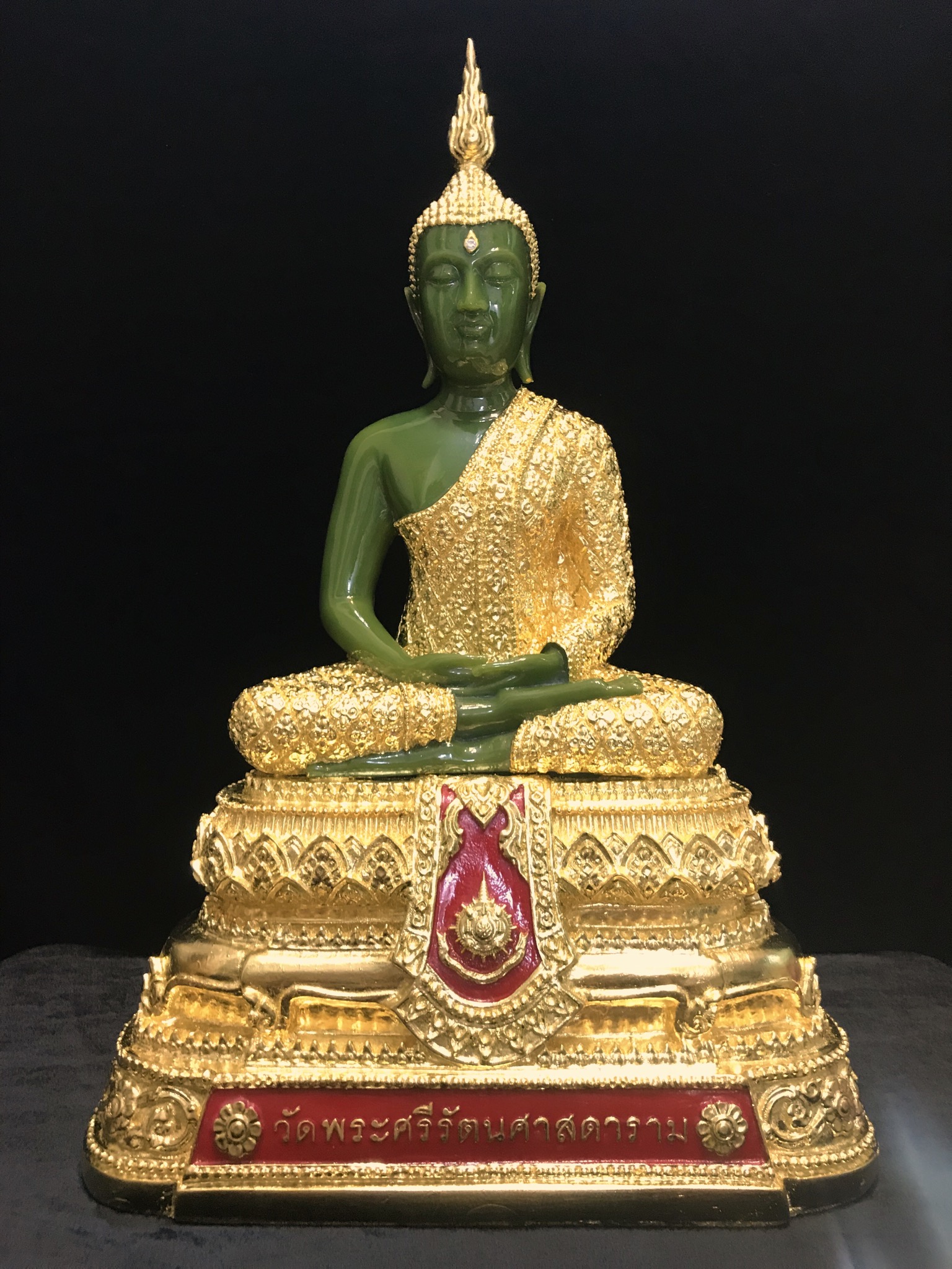 พระพุทธมหามณีรัตนปฏิมากร(พระแก้วมรกต) วัดพระศรีรัตนศาสดาราม สำนักพระราชวัง จัดสร้าง(บรรจุมวลสารใต้ฐาน)ฤดูฝน ขนาดหน้าตัก 9นิ้ว