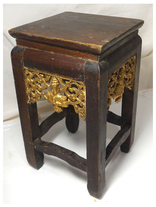 โต๊ะยอด หรือโต๊ะหมู่เดี่ยว เล็ก