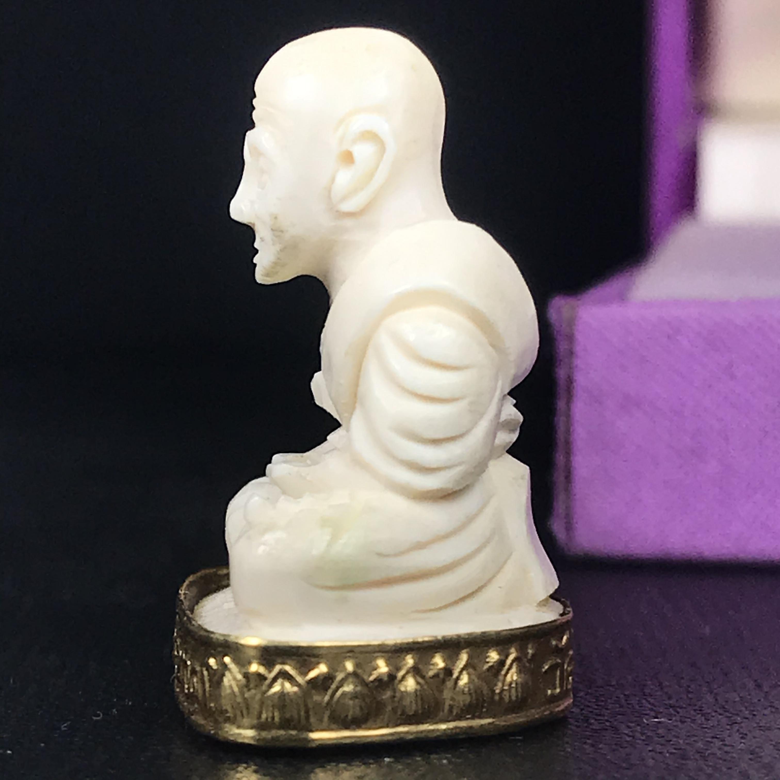 สมเด็จหลวงปู่ทวด รุ่นคชสารหมื่นปี (ศิลปาชีพ) วัดช้างให้ ปี2541(พิมพ์ลอยองค์ฐานทองคำ)