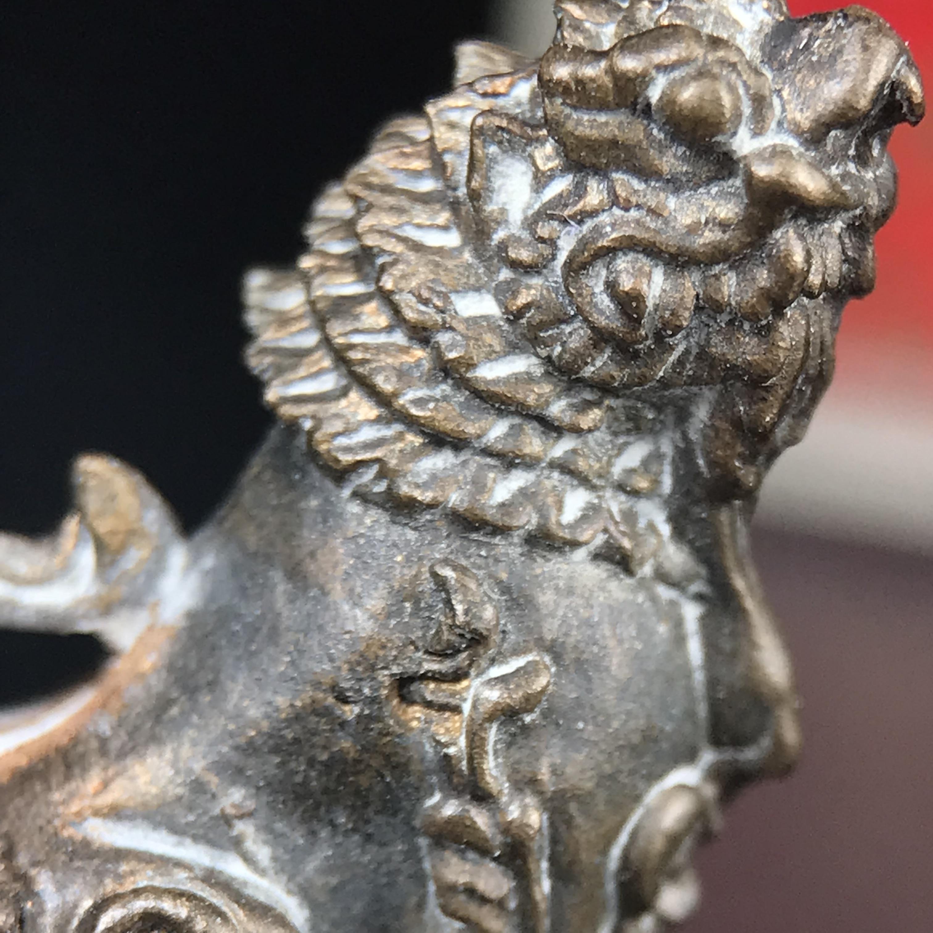 สิงห์เจ้าพ่อดำ วัดบุพพาราม จ.เชียงใหม่ ปี 2518 เนื้อนวโลหะ(ตอก 2 โค๊ต)หายาก(สภาพผิวเดิมสวยเดิมกล่องครบ) สิงห์รุ่นนี้มีพิธีดีมีเกจิอาจารย์ที่ร่วมปลุกเสกมากมาย****เครื่องราง ที่พระบาทสมเด็จพระเจ้าอยุ่รัชกาลที่ ๙ ทรงเสด็จฯประกอบพิธีด้วยพระองค์เอง