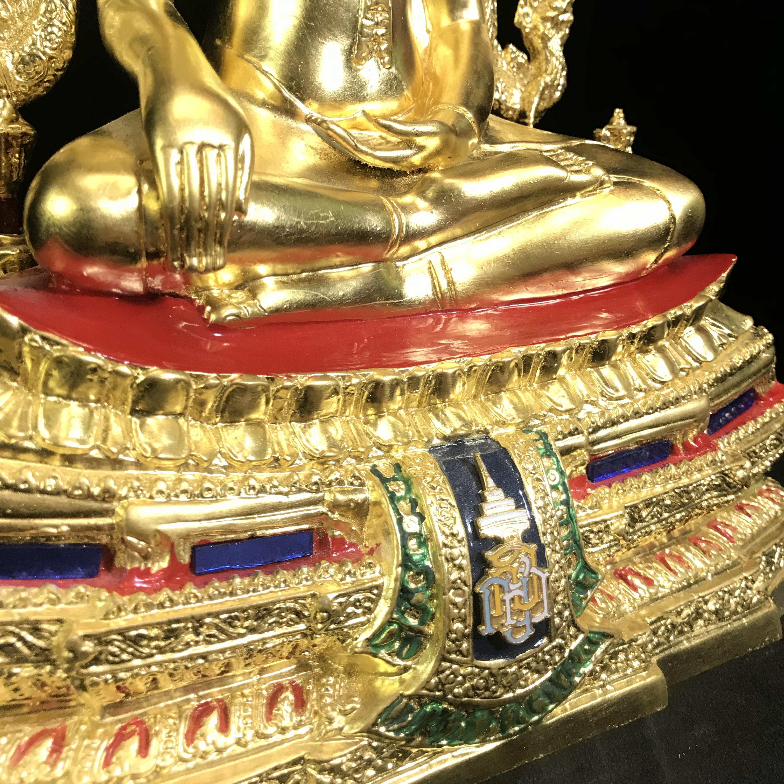 พระพุทธชินราช ญสส. วัดพระศรีมหาธาตุ จ.พิษณุโลก ปี2543 ขนาดหน้าตัก 7นิ้ว ลงรักปิดทองฐานประดับกระจก พิธีใหญ่ รุ่นแรกและรุ่นเดียวที่ หลวงปู่หมุน ฐิตสีโล วัดบ้านจาน มาร่วมปลุกเสก(1 ใน 999องค์)