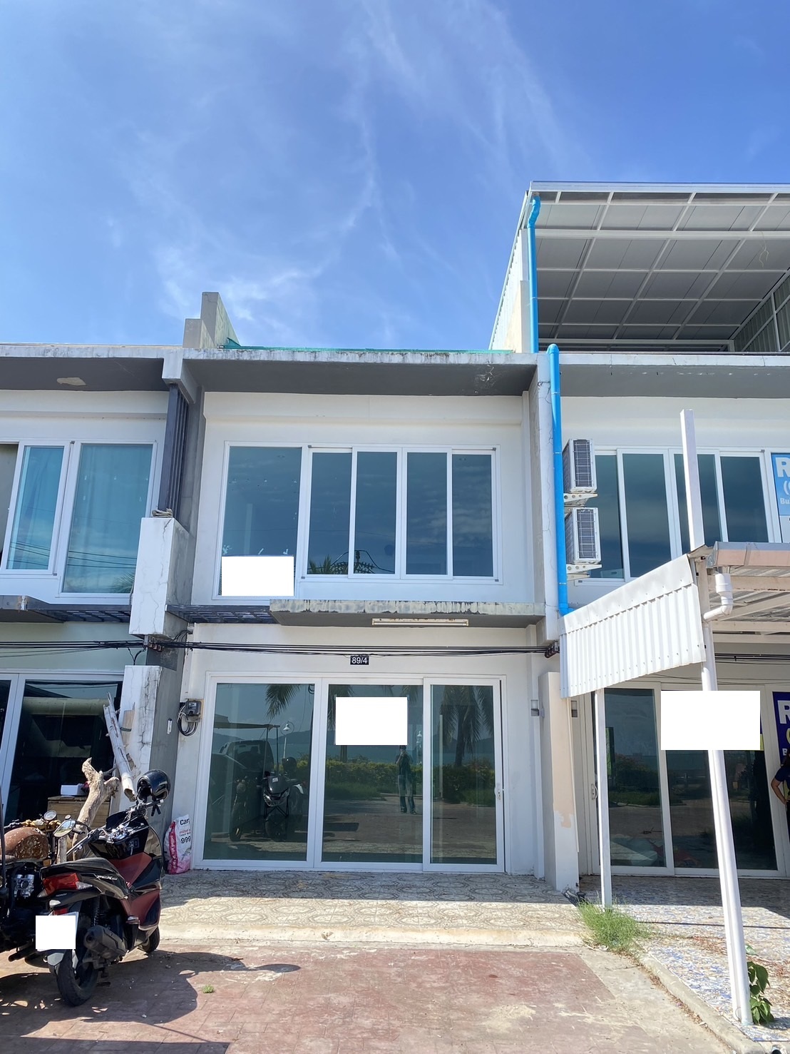 For Sales : Sea front, 2-Story commercial buildings, 3 Bedroom 6 Bathroom