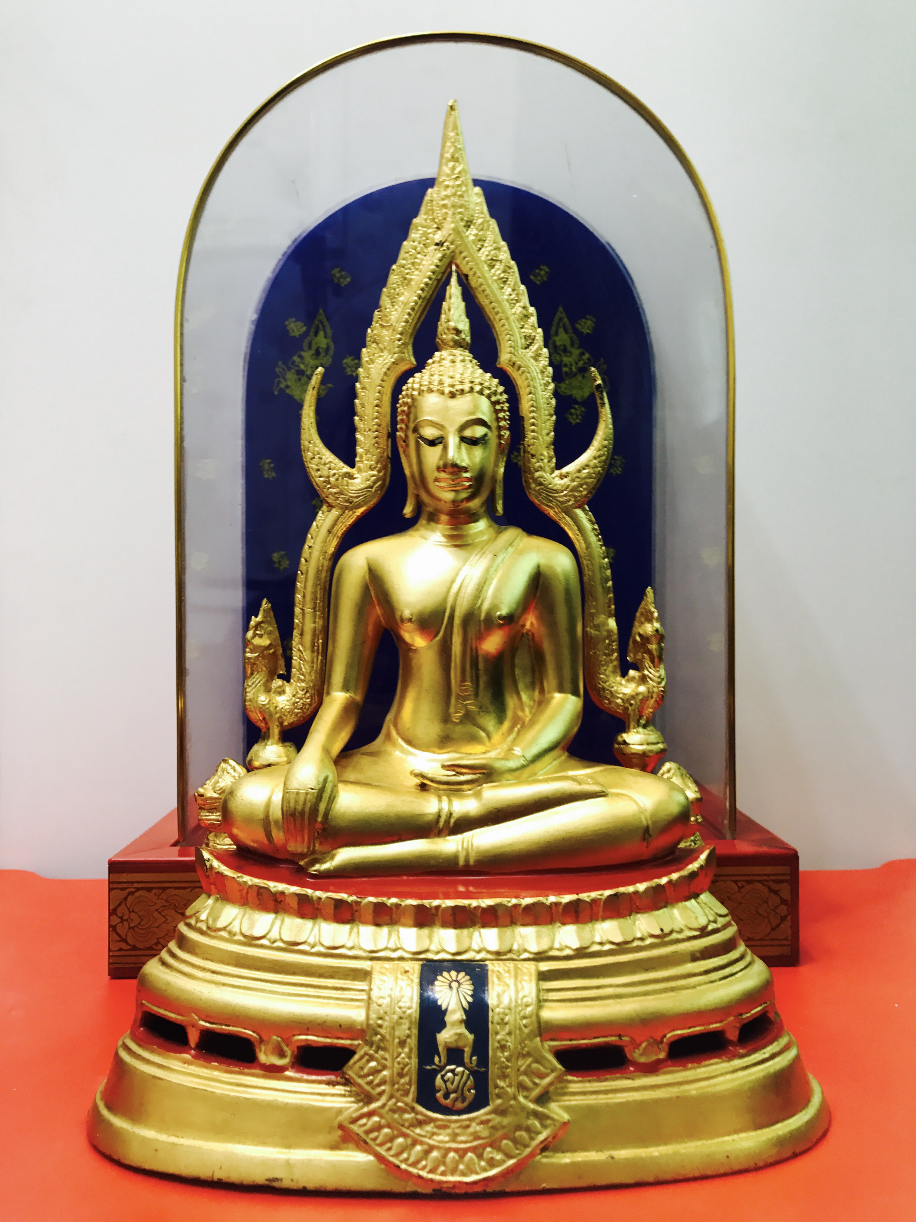 พระพุทธชินราช จปร วัดเบญจมบพิตร ปี 2519 หน้าตัก 5.9 นิ้ว หล่อดินไทย ปิดทองเดิมพร้อมครอบตู้เดิม(ในหลวงและราชินีเสด็จฯเททอง)