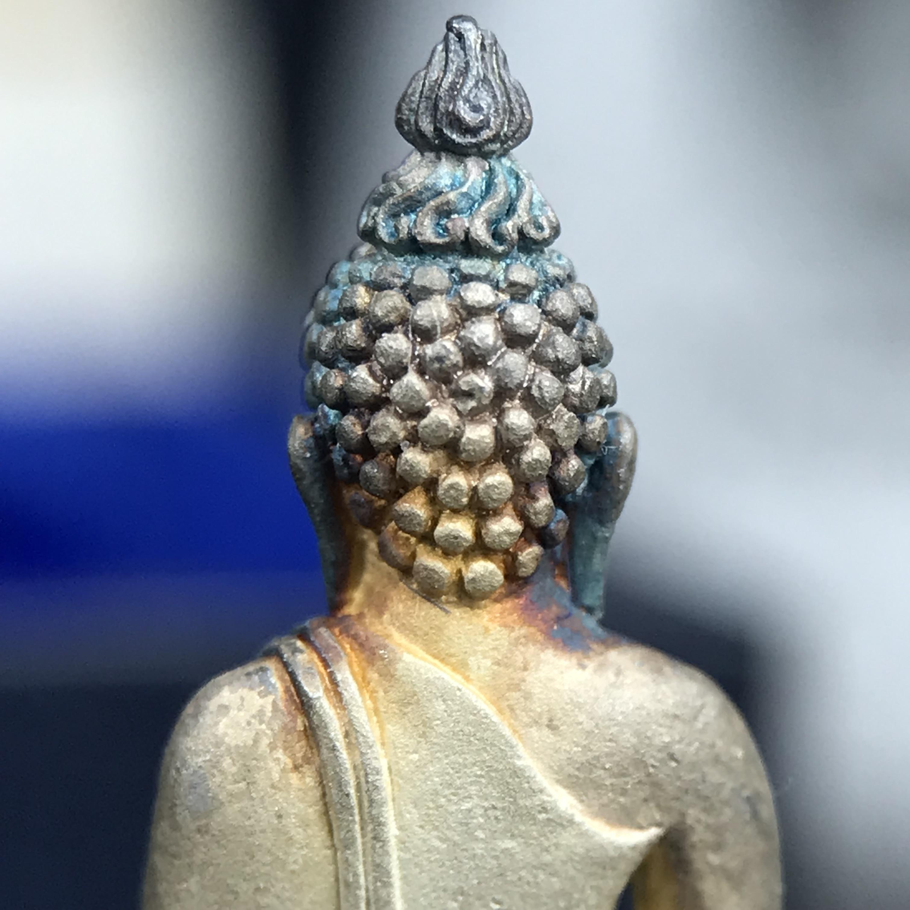 พระกริ่งไพรีพินาศ วัดบวรนิเวศวิหาร ปี2538 การไฟฟ้าส่วนภูมิภาคจัดสร้าง เนื้อเงิน(สภาพผิวเดิม ขึ้นสีรุ้งธรรมชาติ สีสวยรุ้งไข่แบบนิยม)พร้อมกล่องบรรจุเดิมและการ์ดใบรับรองเดิมครบสมบูรณ์ หมายเลข ๖๙๖๗