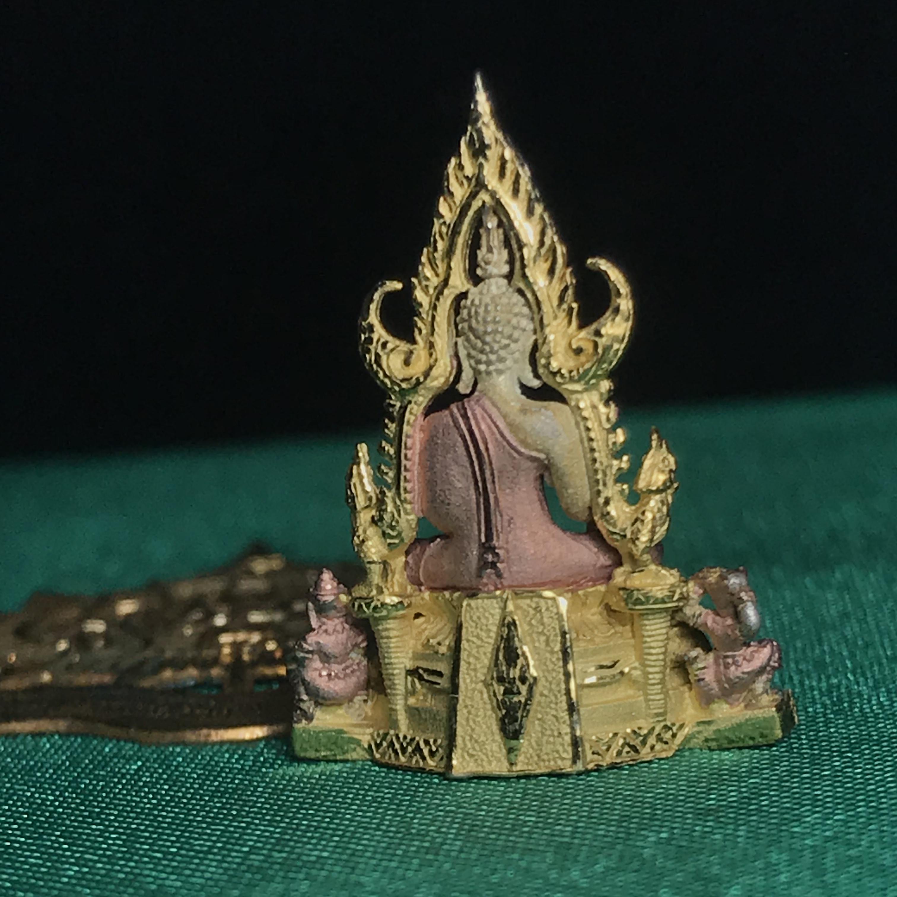 พระพุทธชินราช ภปร. ในวโรกาสพระราชพิธีมหามงคล เฉลิมพระชนมายุ6รอบ 5ธันวาคม2542) เนื้อเงินสามกษัตริย์ พิมพ์ขนาดกลาง พร้อมกล่องบรรจุ