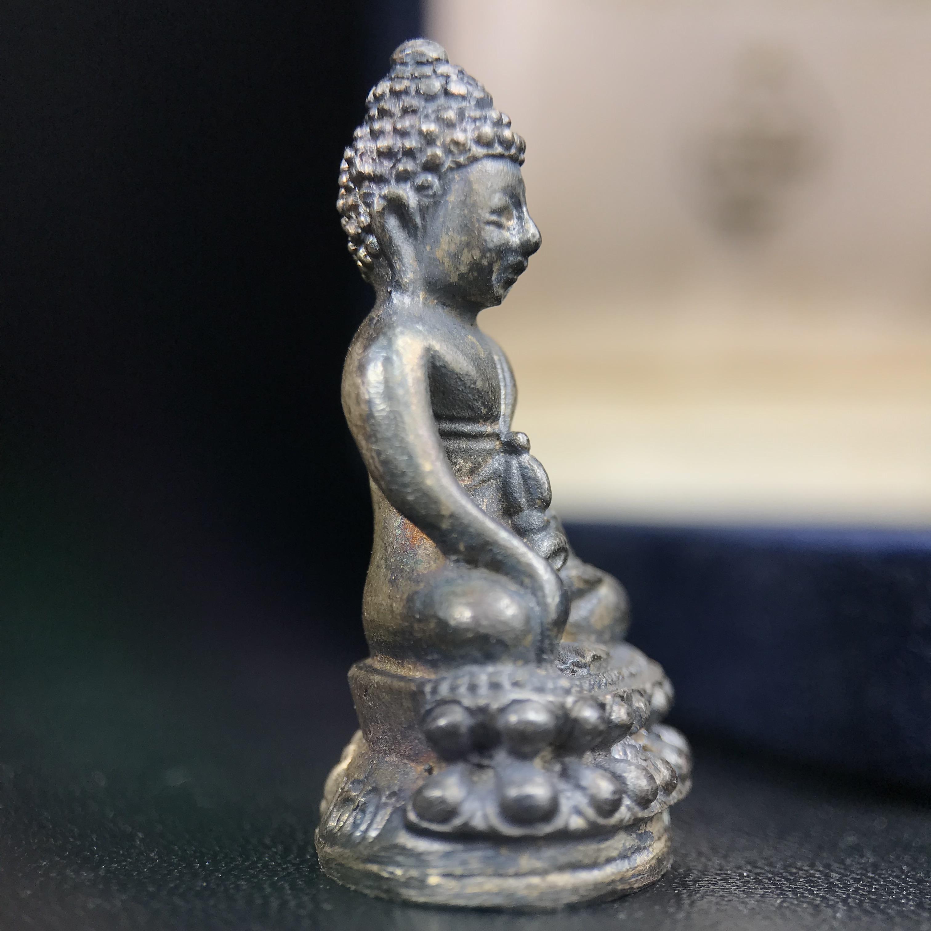 พระกริ่งศาสดา ภปร. วัดบวรนิเวศวิหาร ปี 2532 จัดสร้างในโอกาสสองทศวรรษรามาธิบดี เพื่อศูนย์การแพทย์สิริกิติ์ เนื้อเงิน(ผิวเดิมกลับดำสวยงาม) (พิธีใหญ่ มวลสารมงคล สวยงามเข้มขลัง)สมเด็จพระญาณสังวร สมเด็จพระสังฆราชฯเสด็จเททอง