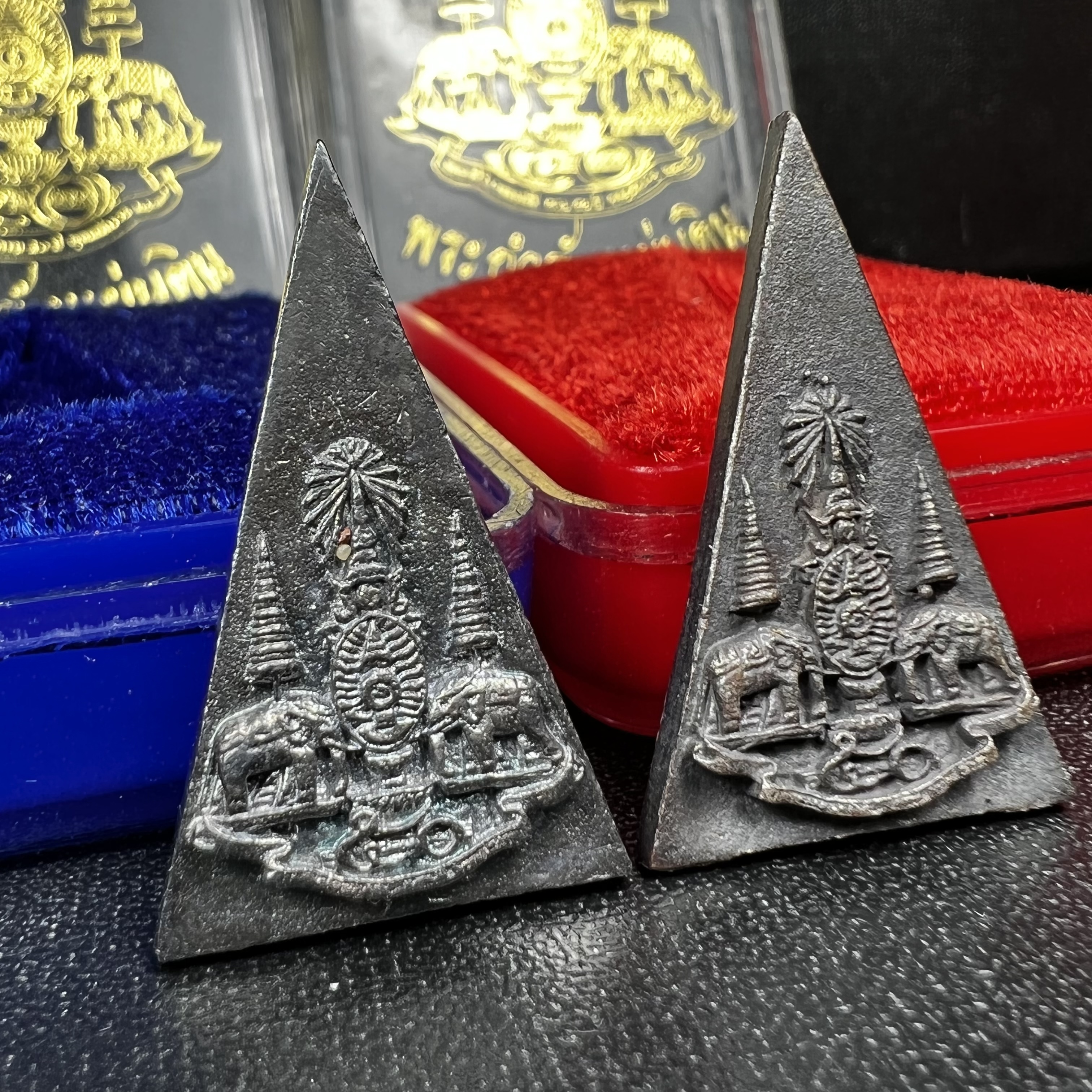 พระกำลังแผ่นดิน (สมเด็จจิตรลดา2) จัดสร้างเฉลิมพระเกียรติ ร.9 ครองราชย์ 50 ปี 2539 เนื้อเงิน+เนื้อนวโลหะ(สร้างน้อยหายาก)พร้อมกล่องบรรจุเดิม(1ใน2539องค์)