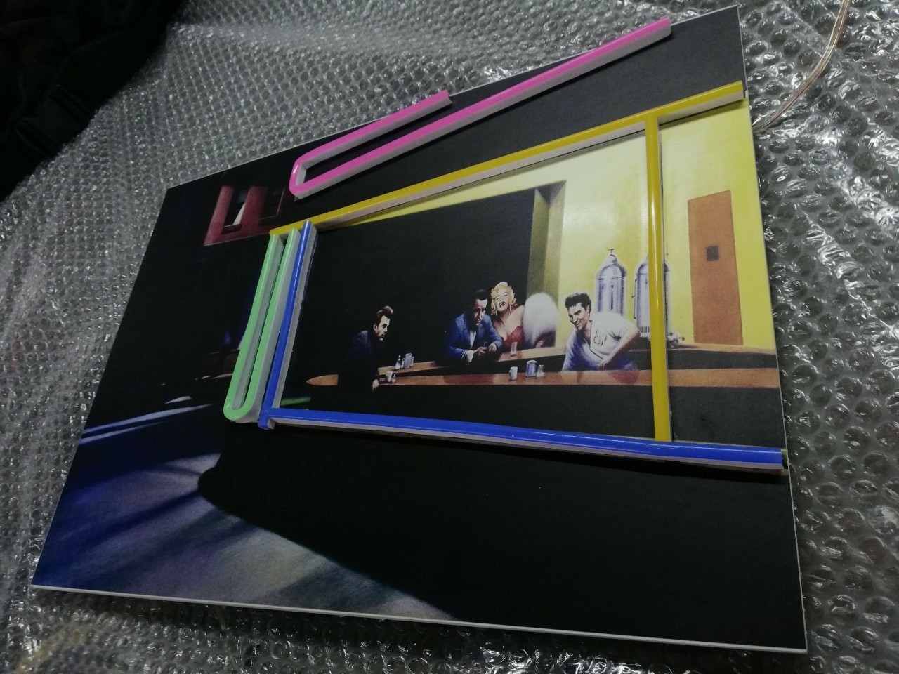 ไฟนีออน