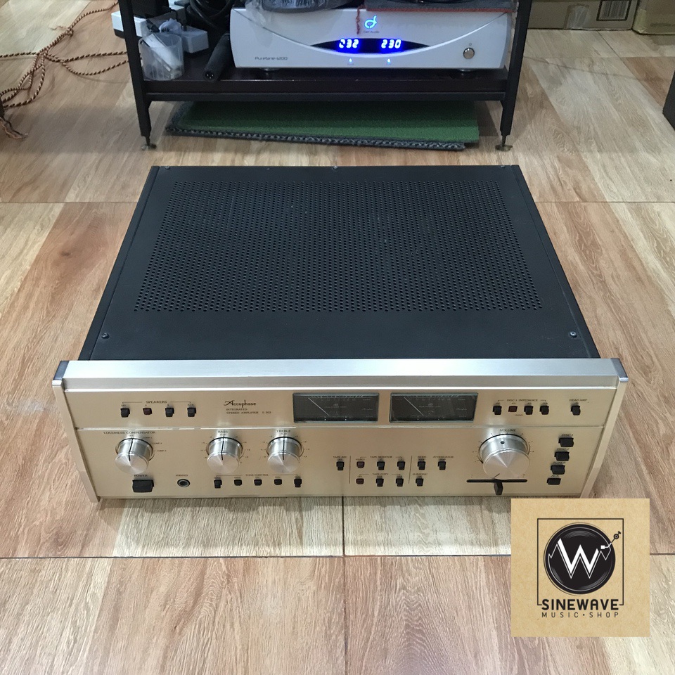Integrated Amp ยี่ห้อ Accuphase รุ่น E-303 (Made in Japan) ไฟ 220Volts