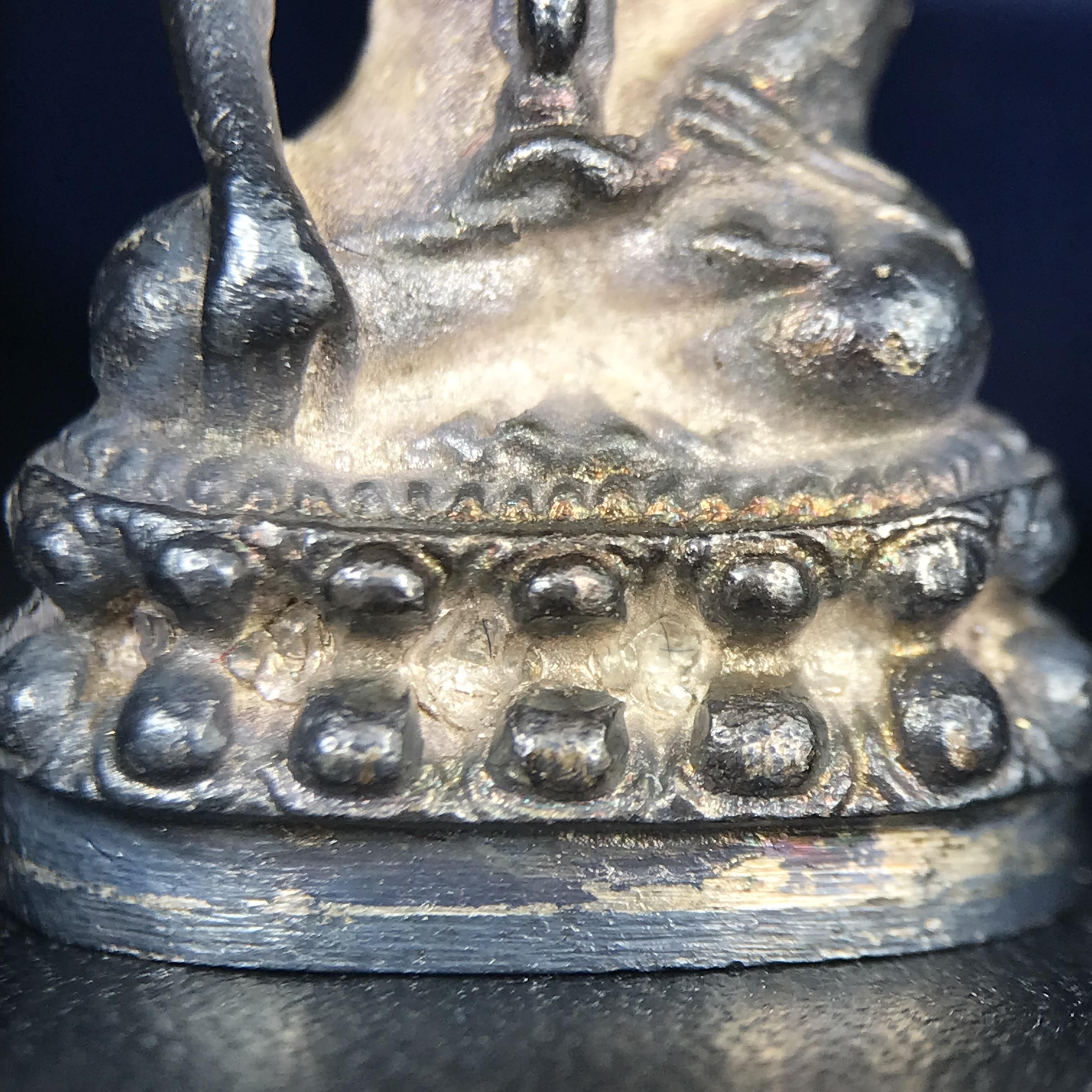 พระกริ่งศาสดา ภปร. วัดบวรนิเวศวิหาร ปี 2532 จัดสร้างในโอกาสสองทศวรรษรามาธิบดี เพื่อศูนย์การแพทย์สิริกิติ์ เนื้อเงิน(ผิวเดิมสวยงาม) (พิธีใหญ่ มวลสารมงคล สวยงามเข้มขลัง)สมเด็จพระญาณสังวร สมเด็จพระสังฆราชฯเสด็จเททอง***ตอกโค๊ตหมายเลข ๑๙๙๔***