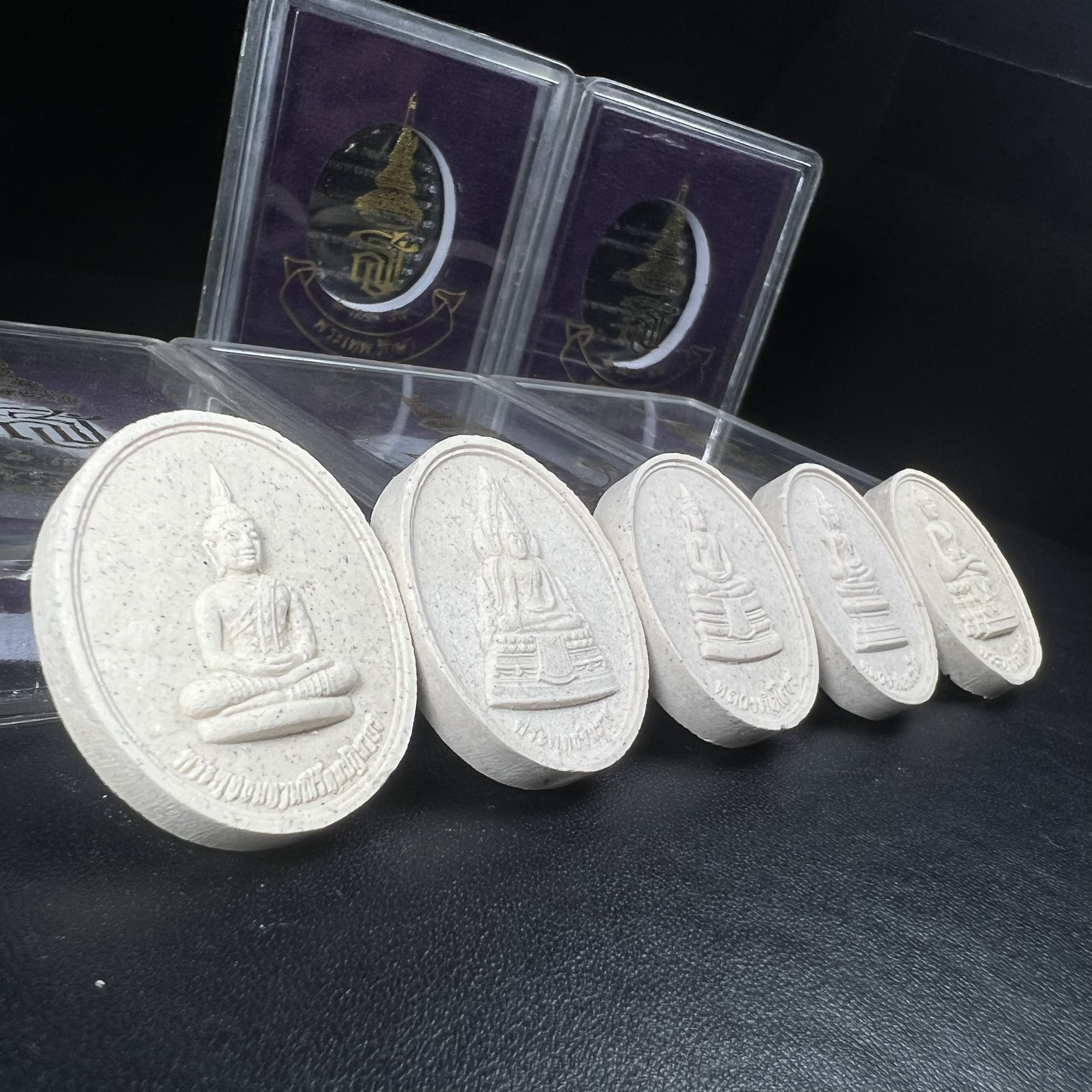 พระเบญจพุทธปาฏิหาริย์ สธ. รุ่น “พระเทพรักษา” ปี 2554 ชุดเนื้อผง ขนาด 2.5 ซม.(ครบชุด 5 องค์) พร้อมกล่องบรรจุเดิมครบสมบูรณ์(พิธีใหญ่ มหาพุทธาภิเษก 5 วัด 5 พิธี)