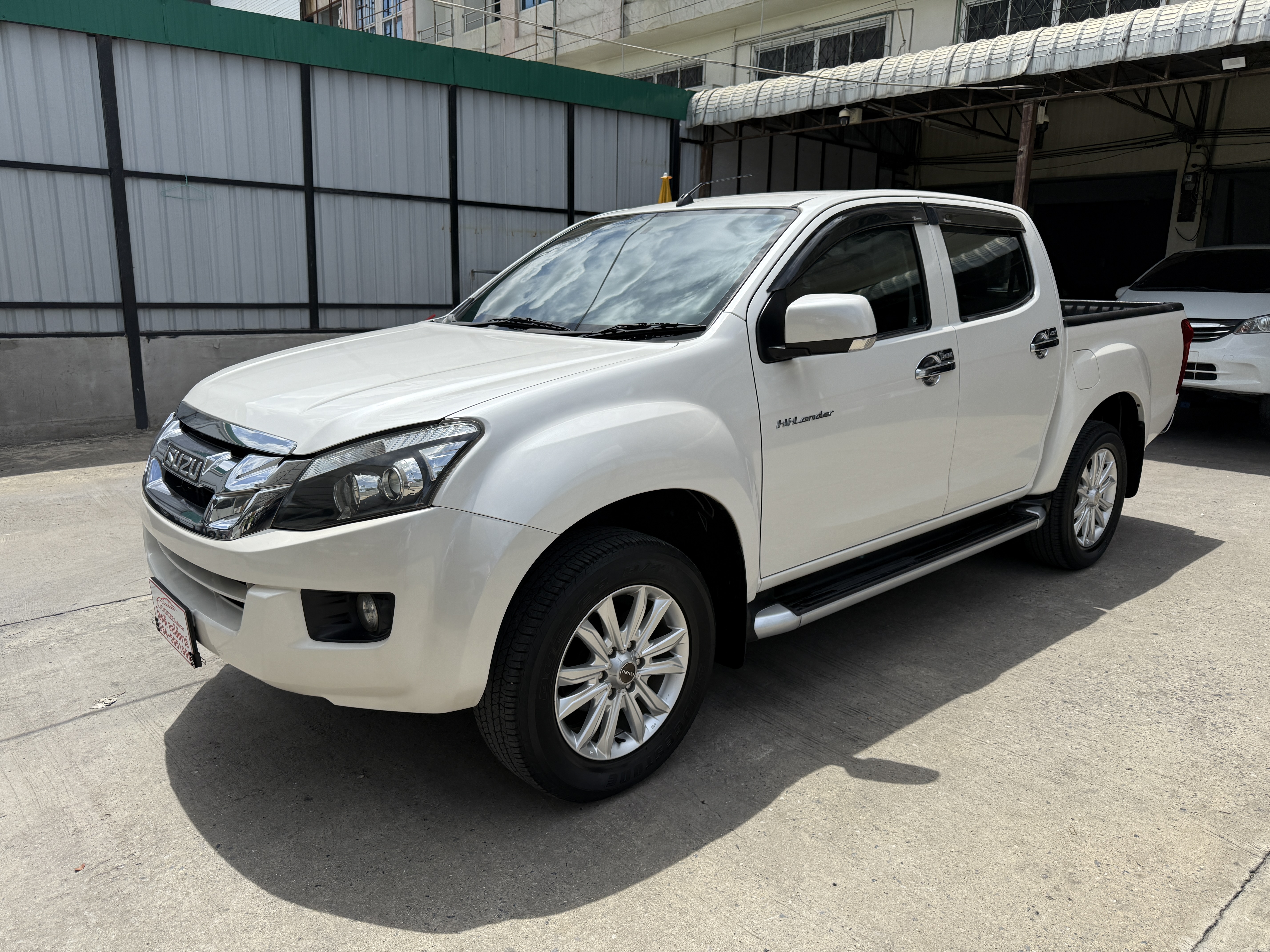 Isuzu Dmax All New 4ประตู Hilander 2.5 Vgs Z Dvd 2012 ขาวมุก