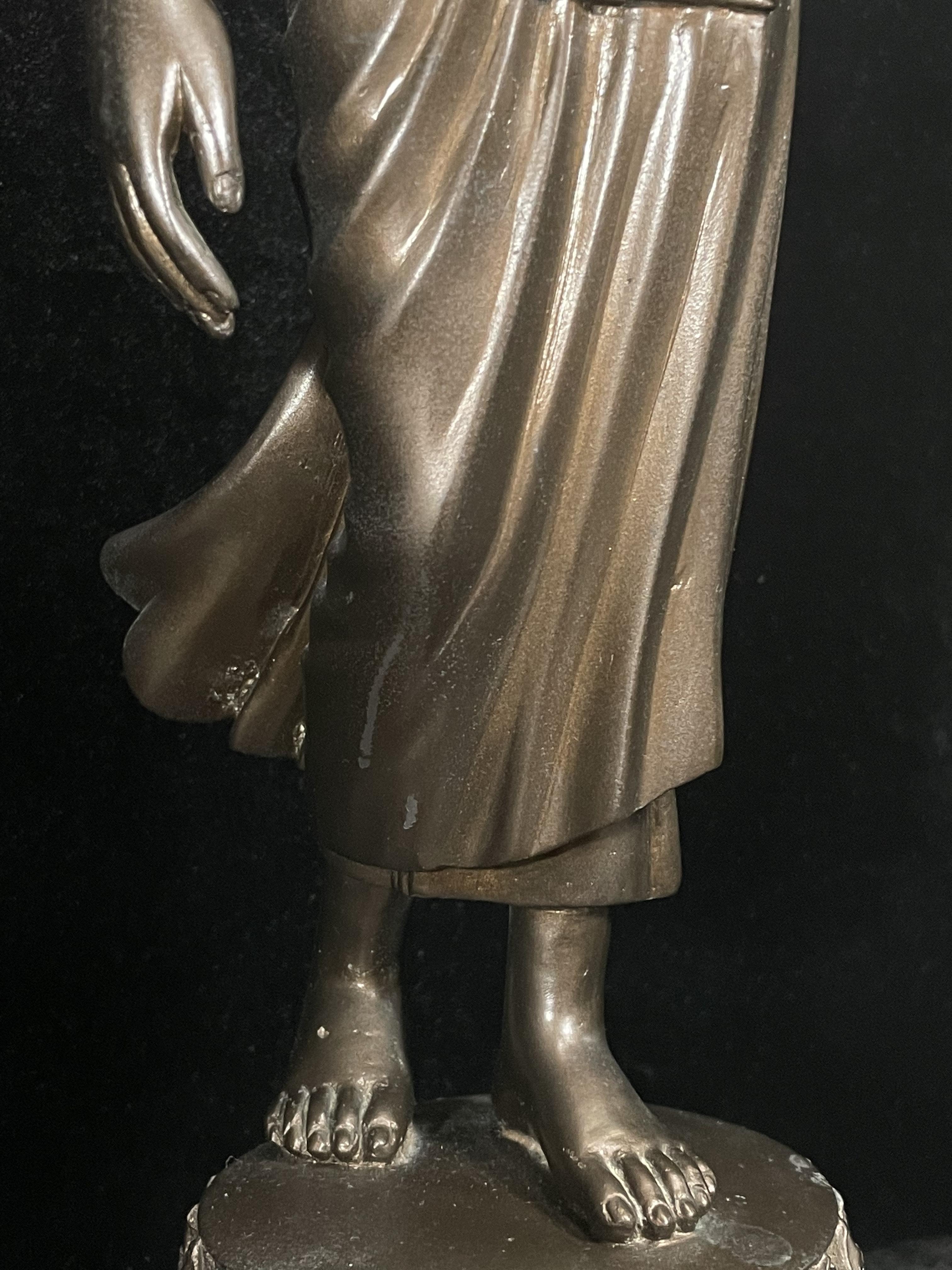 พระบูชา 25พุทธศตวรรษ พระศรีศากยะทศพลญาณ ประธานพุทธมณฑลสุทรรศน์ ปี2530 ตราสัญลักษณ์ ในมหาวาระพระชนมพรรษา ครบ 5 รอบ 60 พรรษา เมื่อ 5 ธันวาคม ปี 2530 หมายเลข (๑๕)๔๐๕ (เลขสวยผลรวมได้ 9 เจริญก้าวหน้าในทุกๆด้าน) ขนาดความสูง 15 นิ้ว รวมฐานสูง 18 นิ้ว(นิยมหายาก)