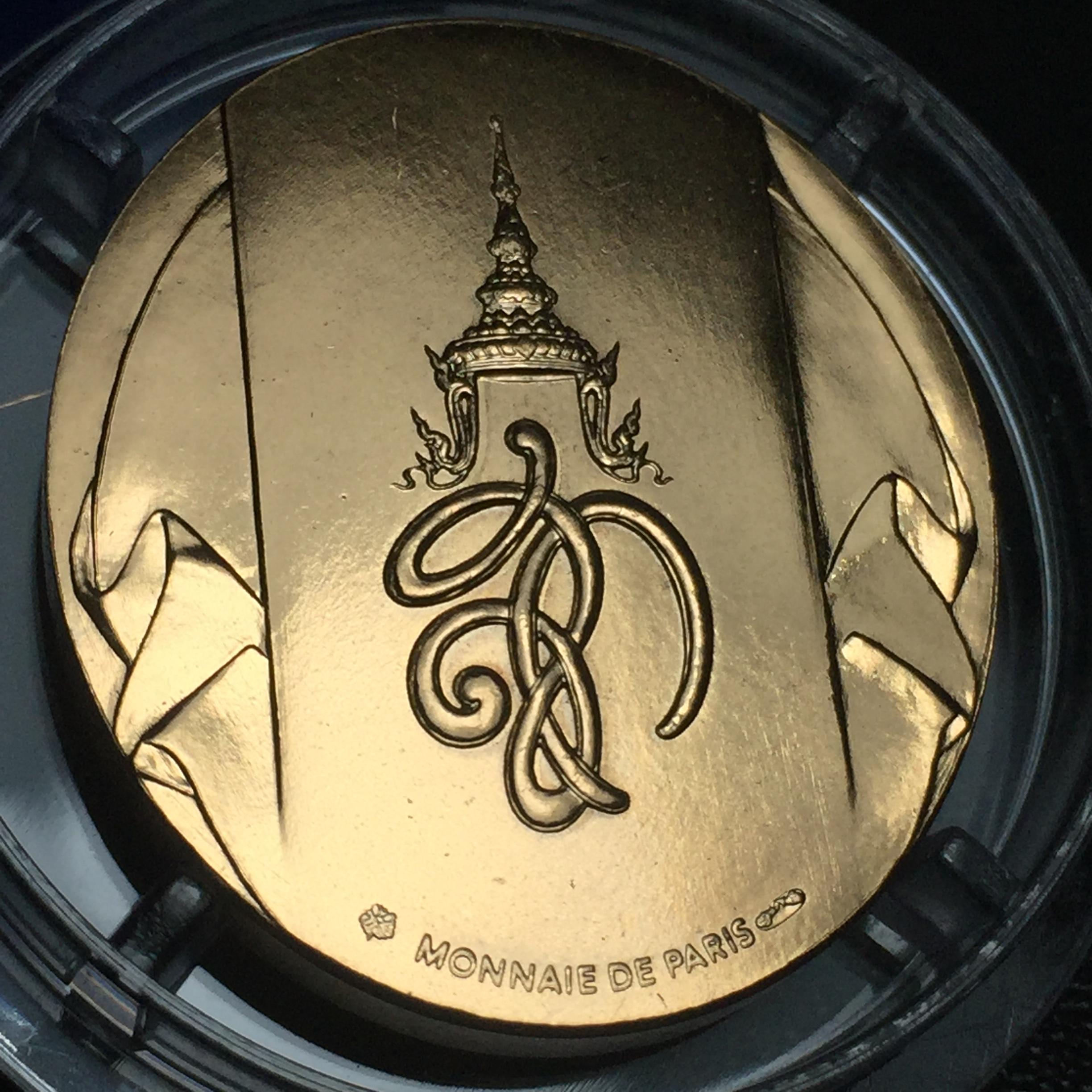 เหรียญหลวงพ่อทวด หลังพระนามาภิไธได้ย สก. ปี2544 พิธีใหญ่ ผลิตโดยโรงกษาปณ์โมเน่ร์ เนื้อบรอนซ์(ทองแดง)สภาพสวยสมบูรณ์กล่องใบรับรองครบ