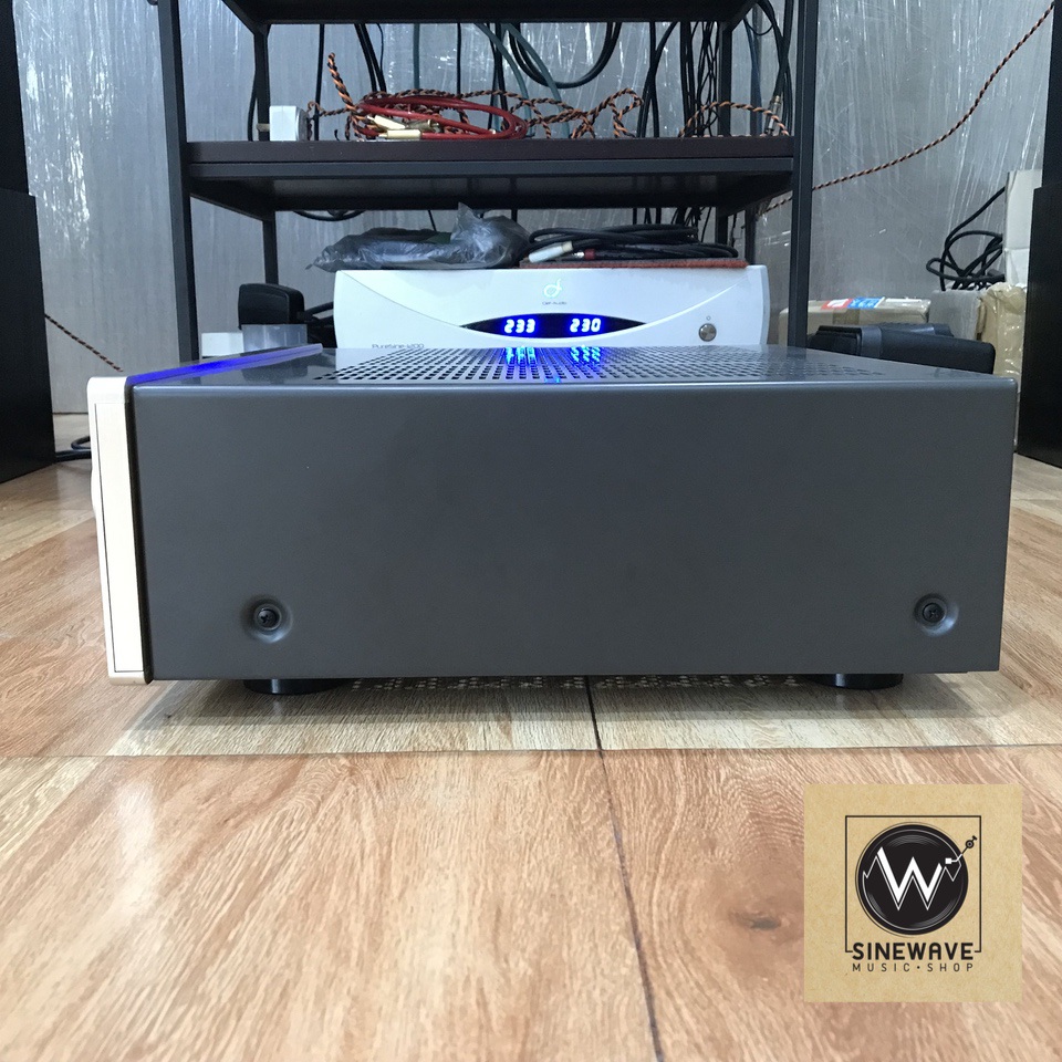 Integrated Amp ยี่ห้อ Accuphase รุ่น E-210 (Made in Japan) ไฟ 220Volts