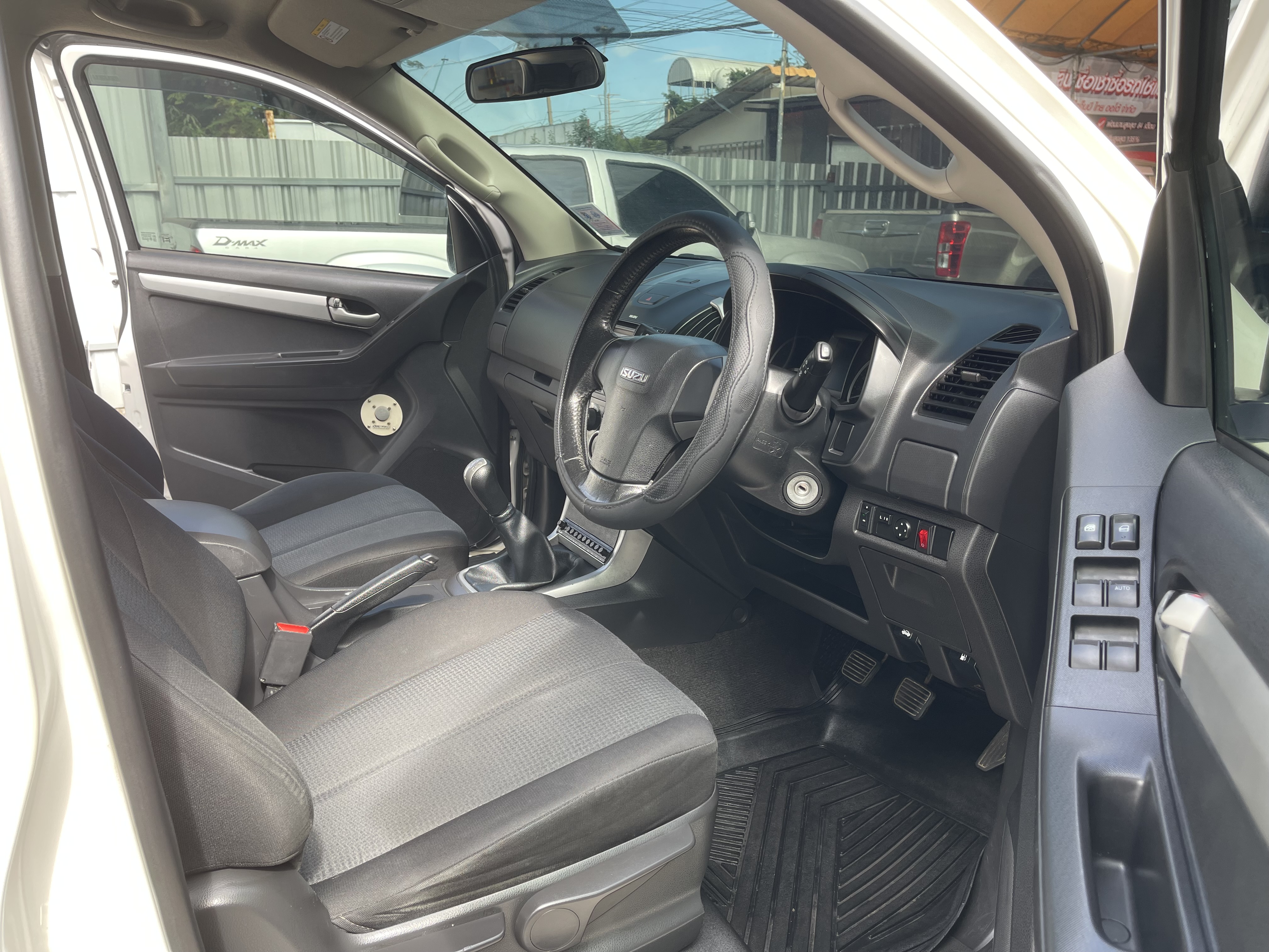 Isuzu Dmax All New 4ประตู Hilander 2.5 Vgs Z Dvd 2015 ขาวมุก