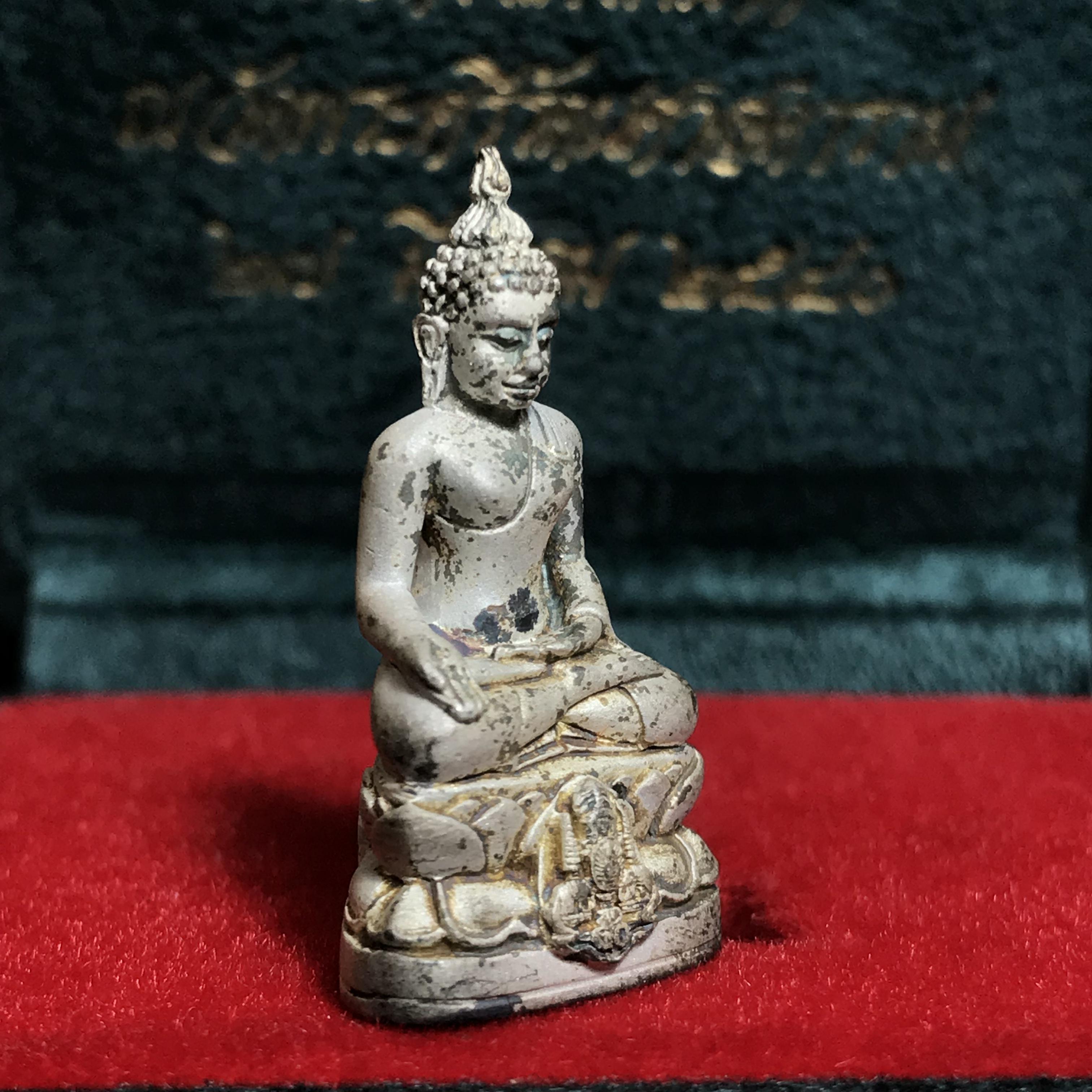 พระกริ่งไพรีพินาศ ครองสิริราชสมบัติครบ 50 ปี พ.ศ.2540 เนื้อเงิน ชุดพระราชทาน(หายาก)