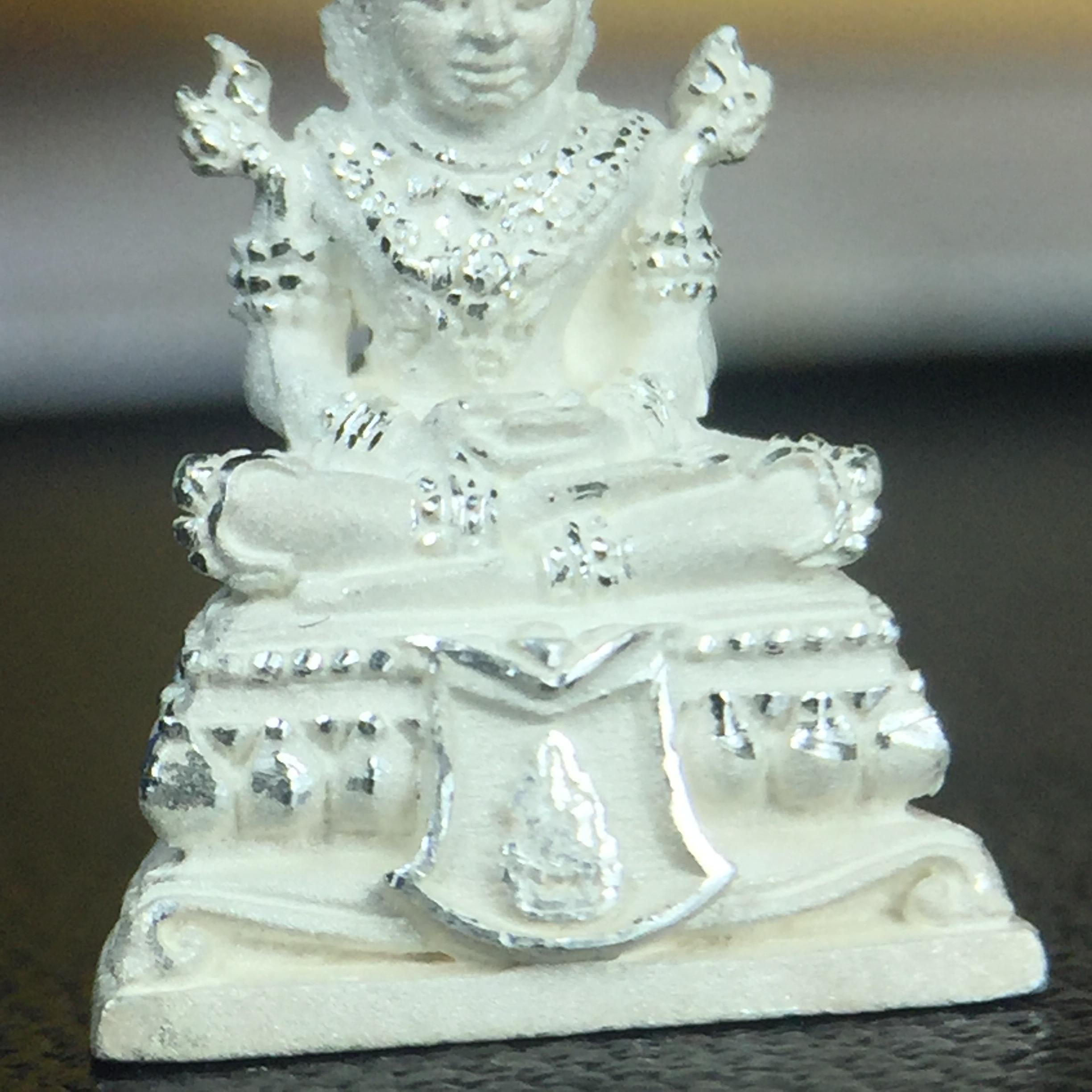 พระแก้วมรกต(จำลอง)ลอยองค์ ขนาดหน้าตัก 1/4 นิ้ว ทรงเครื่องฤดูร้อน เนื้อเงิน ตราสัญลักษณ์ฉลองสิริราชสมบัติครบ 60 ปี พ.ศ.2549(สภาพสวย ครบ สมบูรณ์)