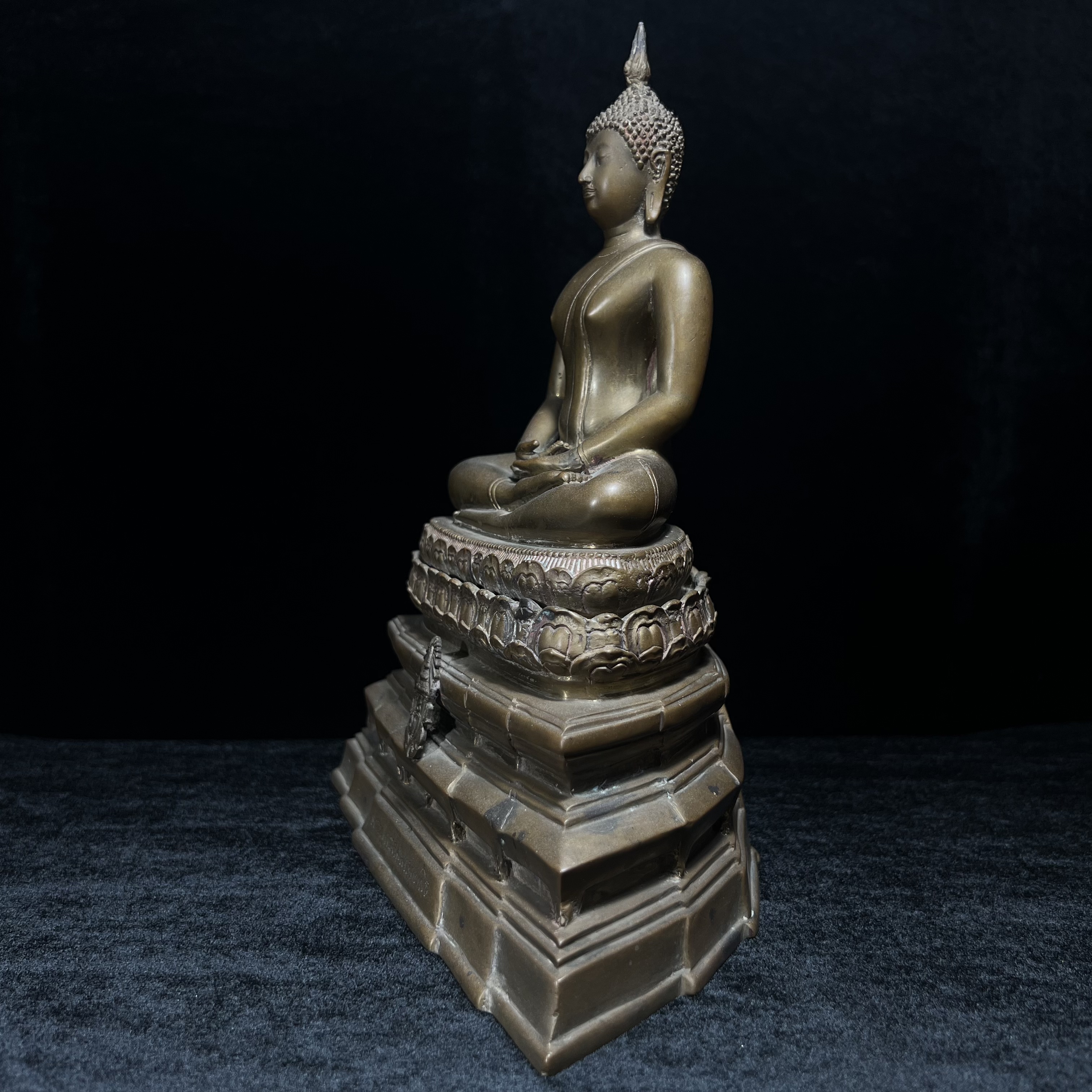 พระพุทธคมนาคมบพิธ (พระพุทธสิหิงค์จำลอง) ภปร. ครบรอบ 84 ปี กระทรวงคมนาคม พ.ศ.2539 หน้าตัก 5 นิ้ว เนื้อลำอู่แดง(หายาก)