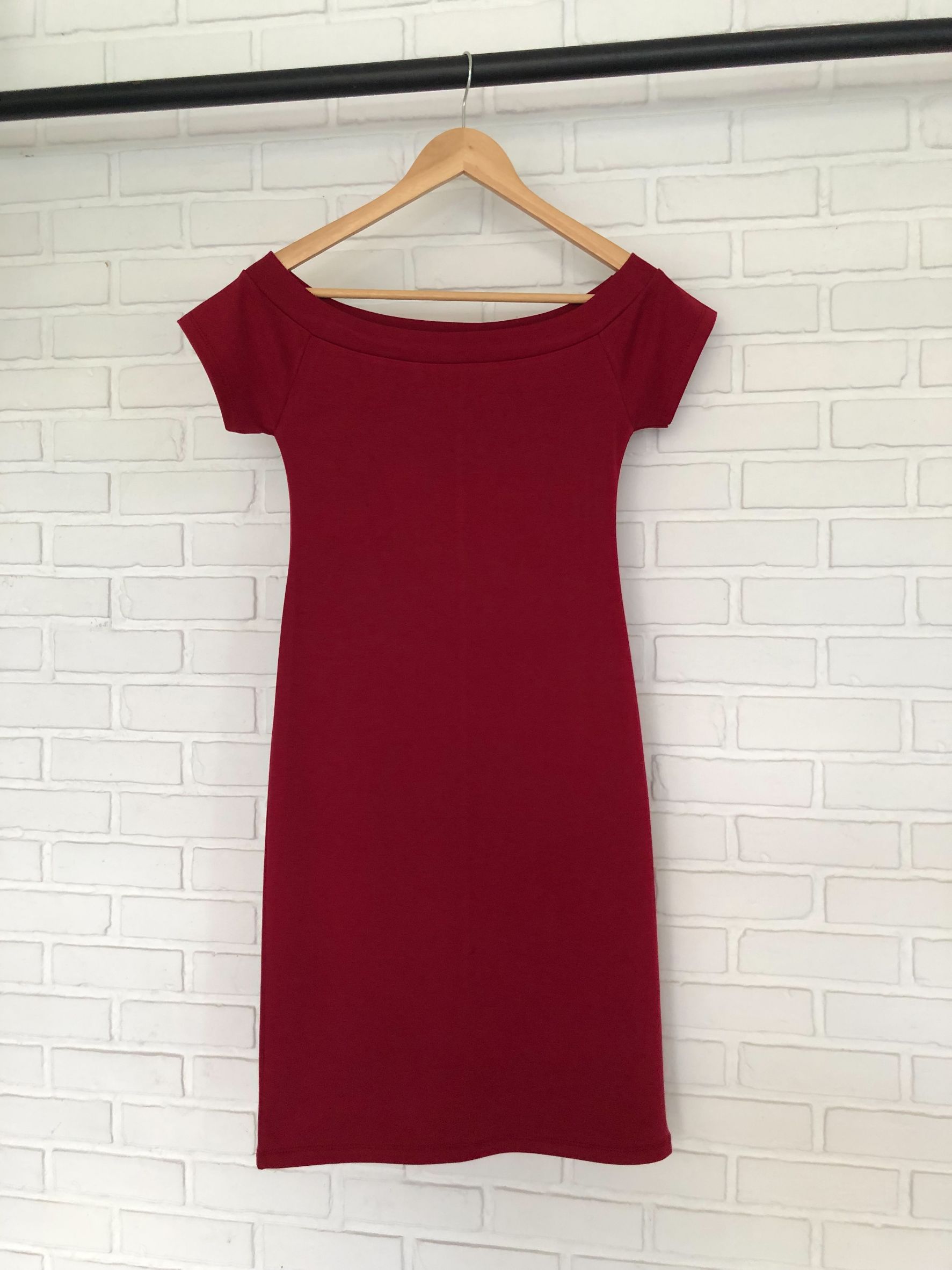 เดรสเปิดไหล่