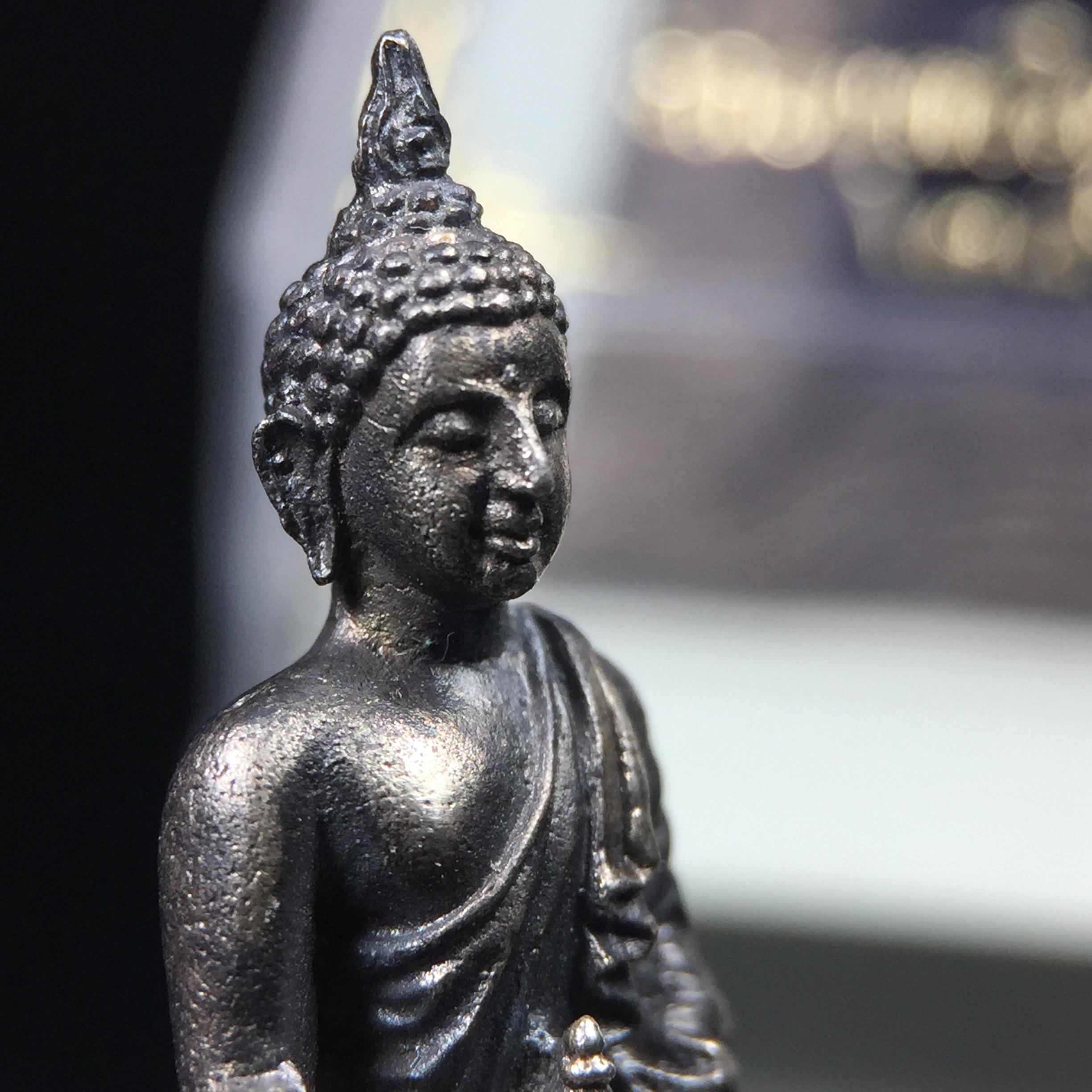 พระกริ่งพรหมรังสี อนุสรณ์ 190 ปี สมเด็จพระพุฒาจารย์ โต วัดอินทรวิหาร ปี2521 เนื้อเงิน(ผิวเดิมเข้มขลัง)พิธีมหาพุทธาภิเษกครั้งยิ่งใหญ่ พิธีสรรพสิทธิชัยไพรีพินาศมหามังคลาภิเษก หมายถึงฤกษ์การปลุกเสกที่เน้นด้านโชคลาภ มีชัยชนะต่อศัตรูการค้า การงาน(รุ่นนี้แนะนำ)