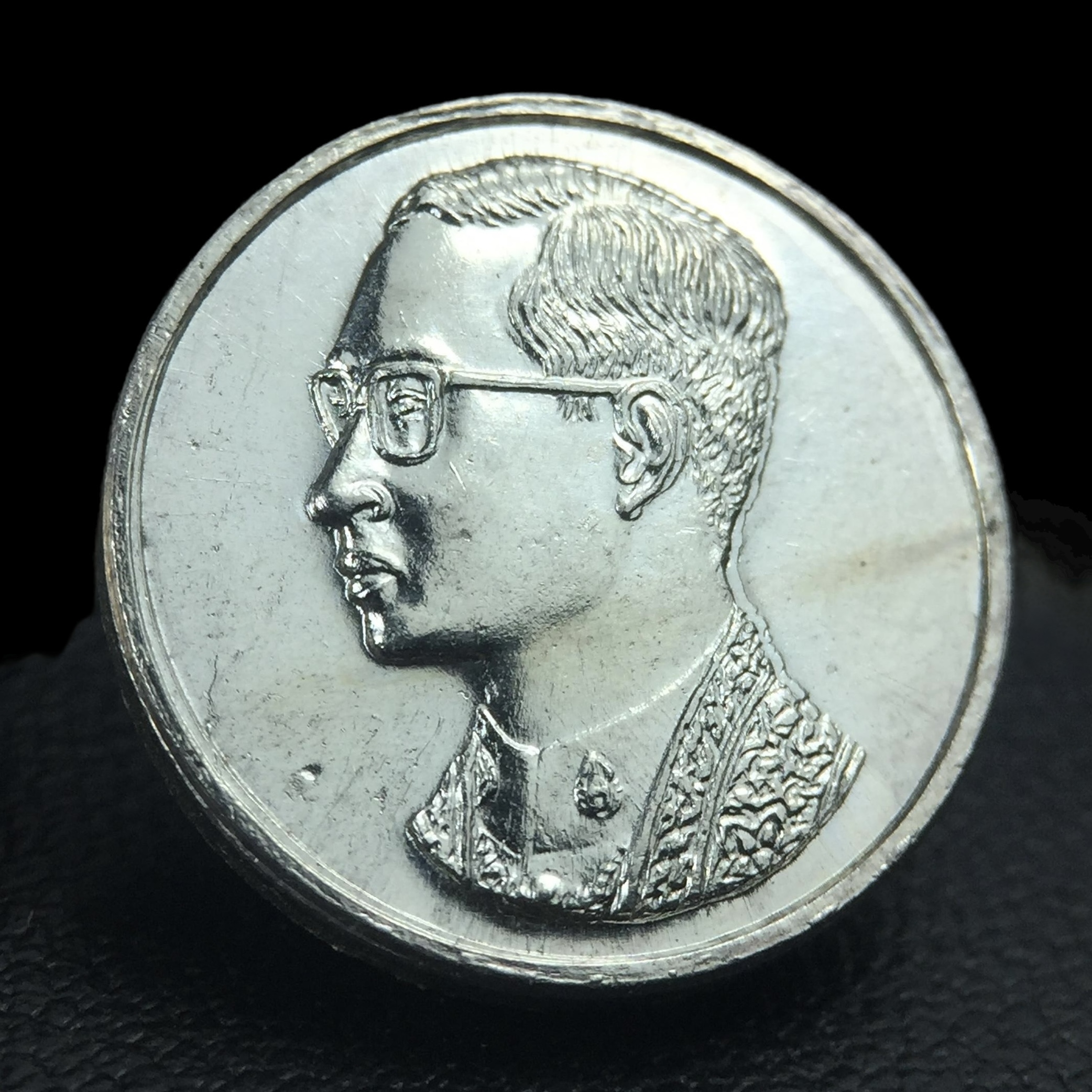 เหรียญพระบรมรูปคุ้มเกล้า รพ.ภูมิพล ปี2522 เนื้อเงิน พิมพ์เล็ก(พบเจอน้อยหายาก) คัดสภาพสวยเดิม(ในหลวงรัชกาลที่9 ทรงจุดไฟพระฤกษ์และเททอง พิธีใหญ่)ยอดนิยมหายาก