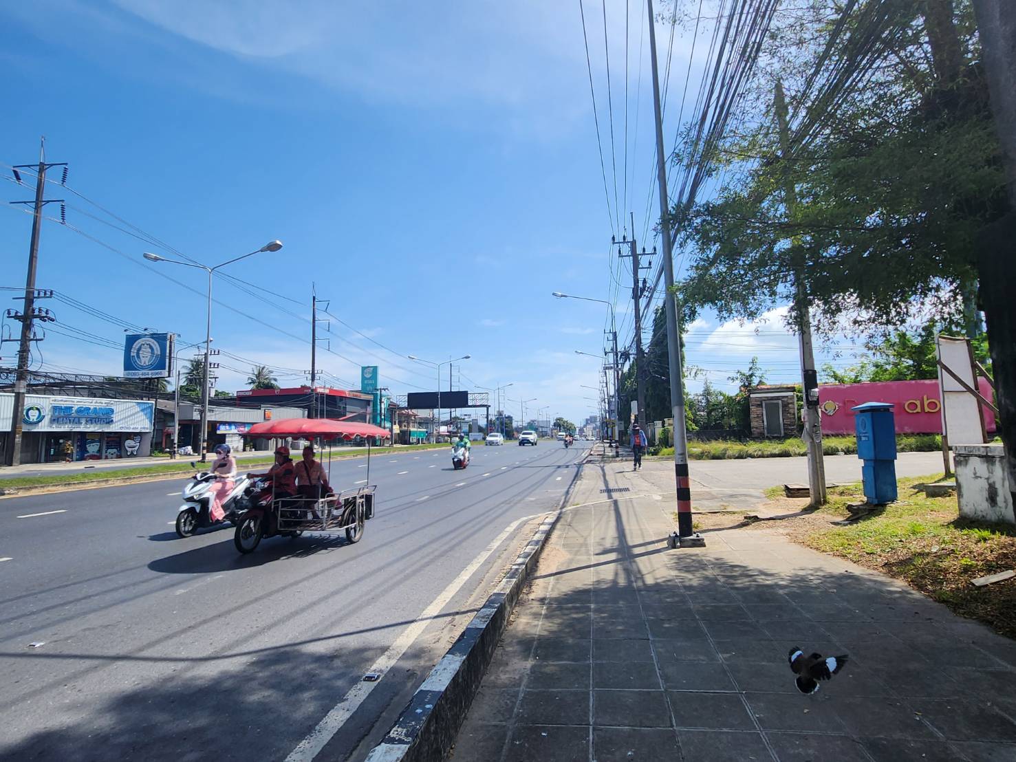 For Rent : Kohkaew, 3-Story commercial buildings, 2 Bedrooms