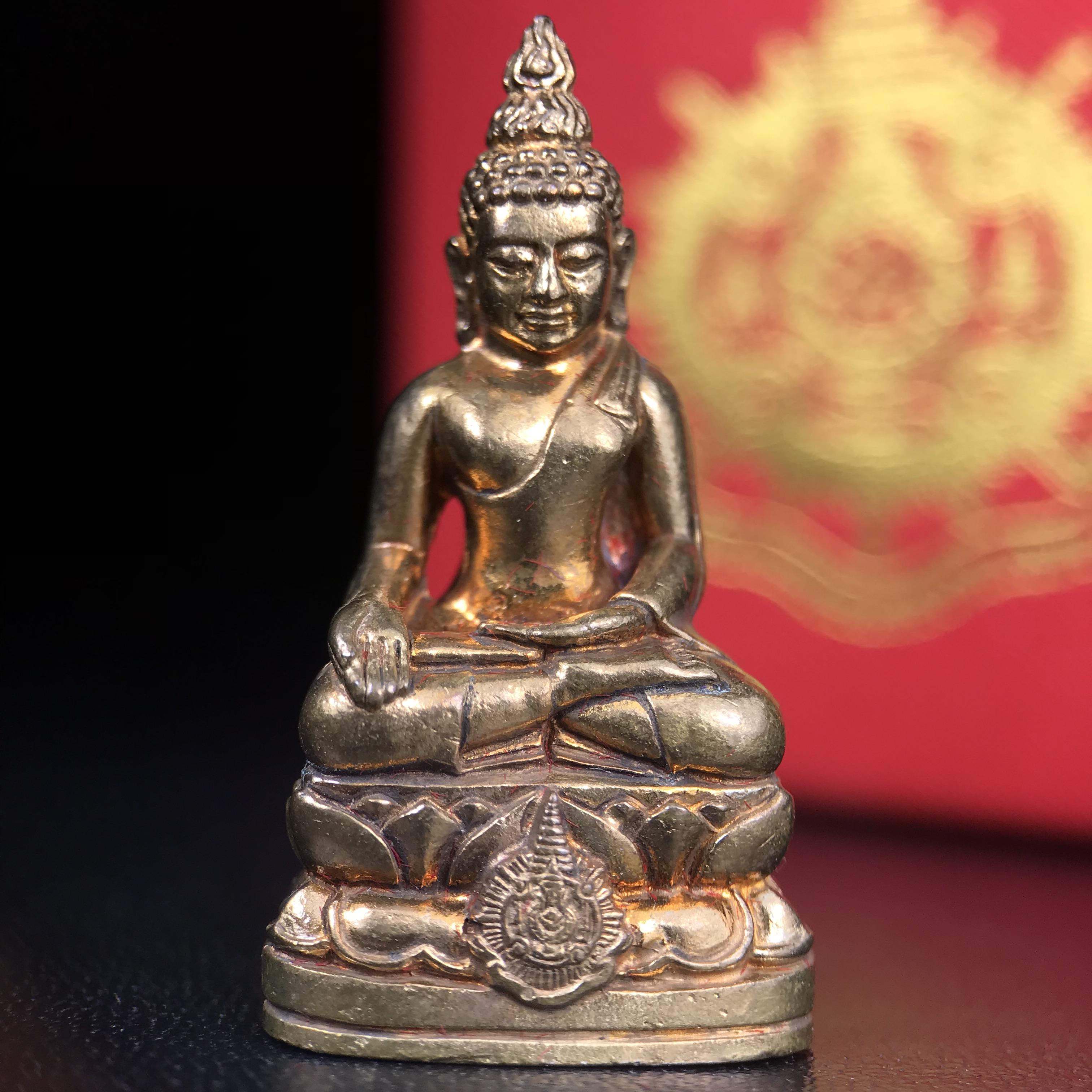 พระกริ่งไพรีพินาศ บรรจุเหล็กไหล ครั้งแรกและครั้งเดียวในประวัติศาสตร์ เฉลิมพระเกียรติ พระบาทสมเด็จพระเจ้าอยู่หัวรัชกาลที่9 พระชนมพรรษา 6 รอบ ปี2542 เนื้อสัมฤทธิ์(บรรจุเหล็กไหล)ดีนอก-ดีใน พิธีใหญ่ มวลสารเด่น(พิเศษกรรมการ ตอก 2 โค๊ต หมายเลข ๑๕๙๓)หายาก