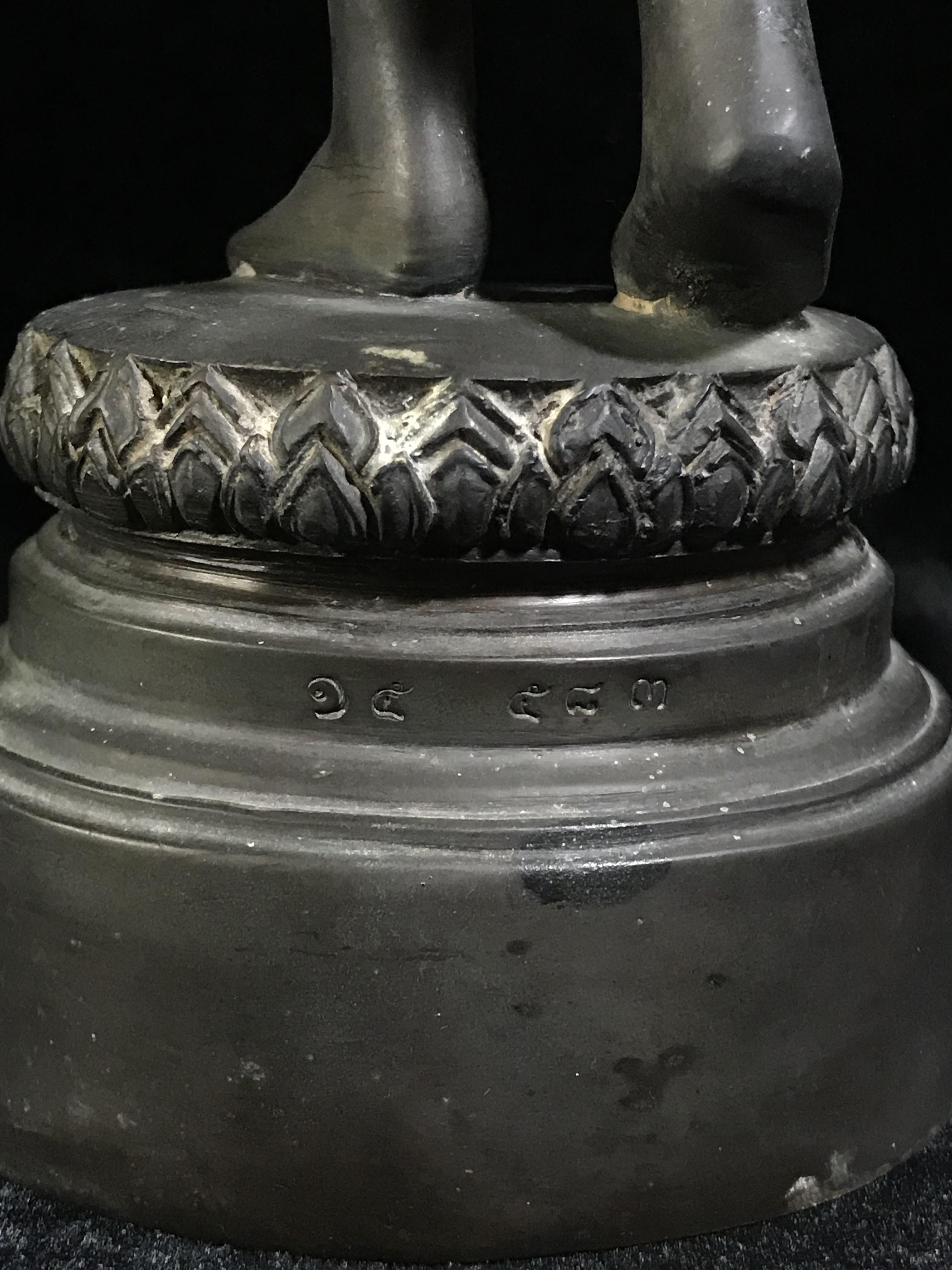 พระบูชา 25พุทธศตวรรษ พระศรีศากยะทศพลญาณ ประธานพุทธมณฑลสุทรรศน์ ปี 2531 ตราสัญลักษณ์พระราชพิธีรัชมังคลาภิเษก ปี 2531 หมายเลข (๑๕)๕๘๓ ขนาดความสูง 15 นิ้ว รวมฐานสูง 18 นิ้ว(นิยมหายาก)